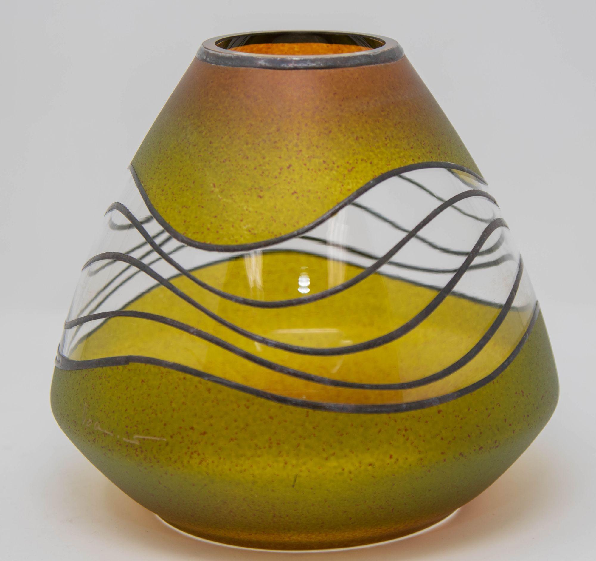 Ceco Art Nouveau Vlasta Vobornikova  Vaso di Bohemia in vetro verde e oro firmato in vendita