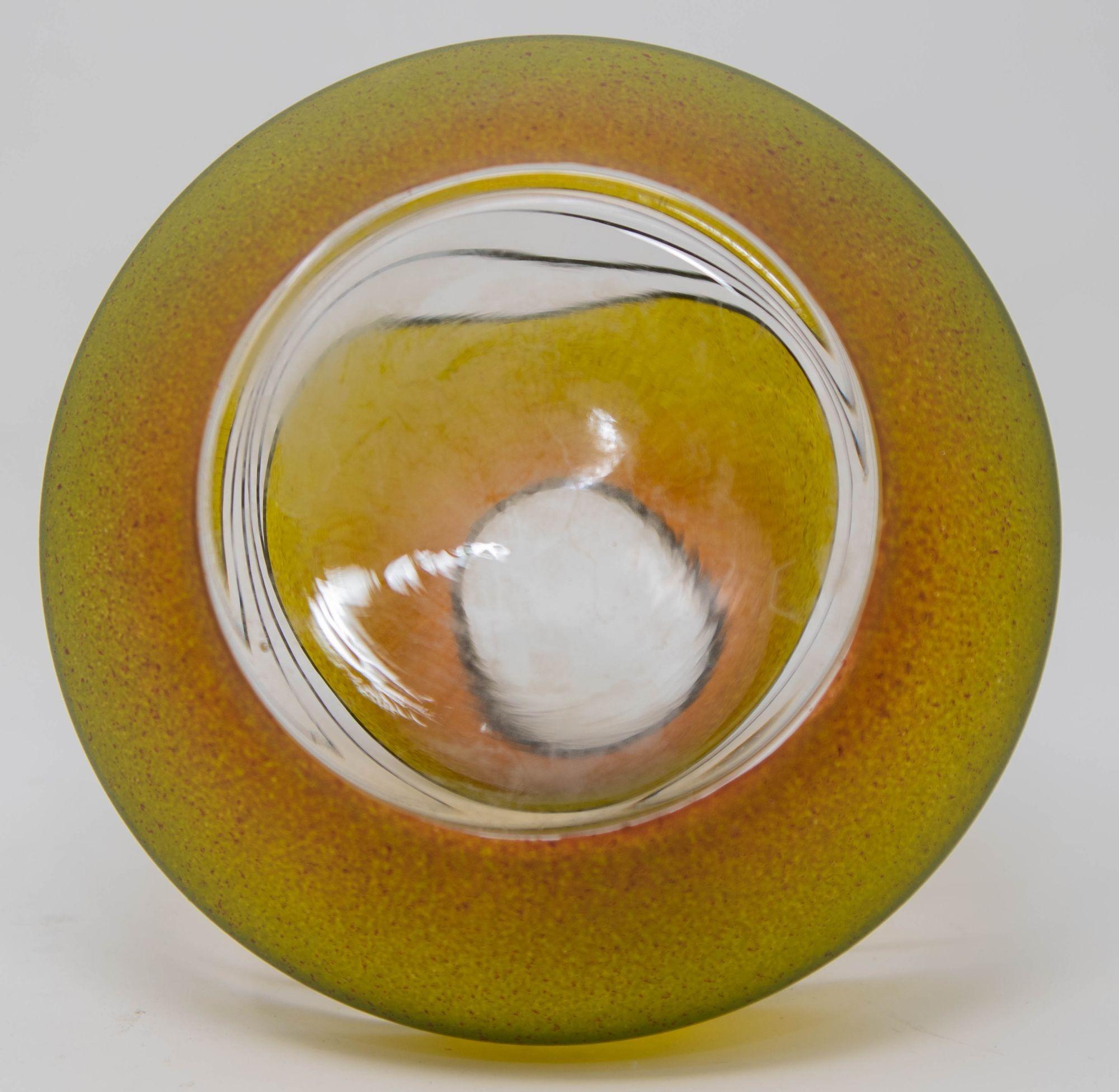 Metallo Art Nouveau Vlasta Vobornikova  Vaso di Bohemia in vetro verde e oro firmato in vendita