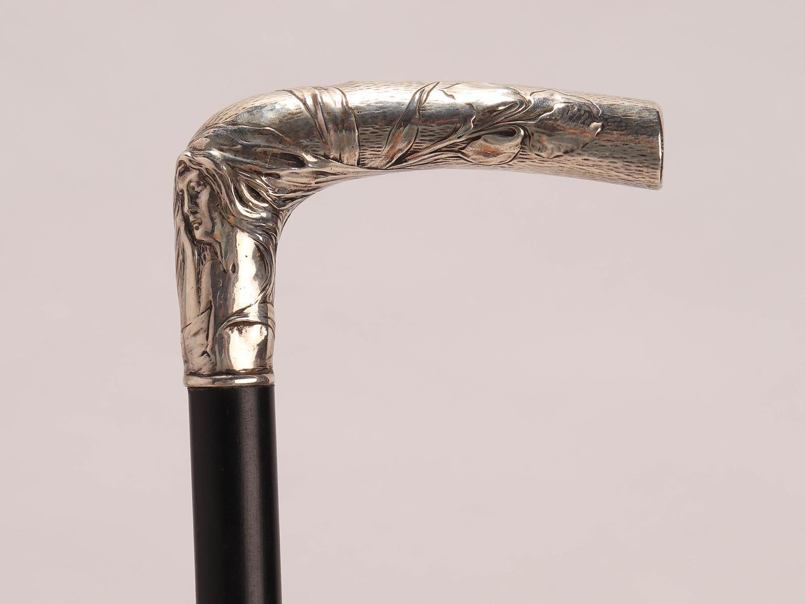 French Art nouveau walking stick: a woman with lilies, France 1900.  For Sale