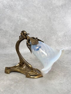 Lampade da parete in stile Art Nouveau con vetro opalino iridescente