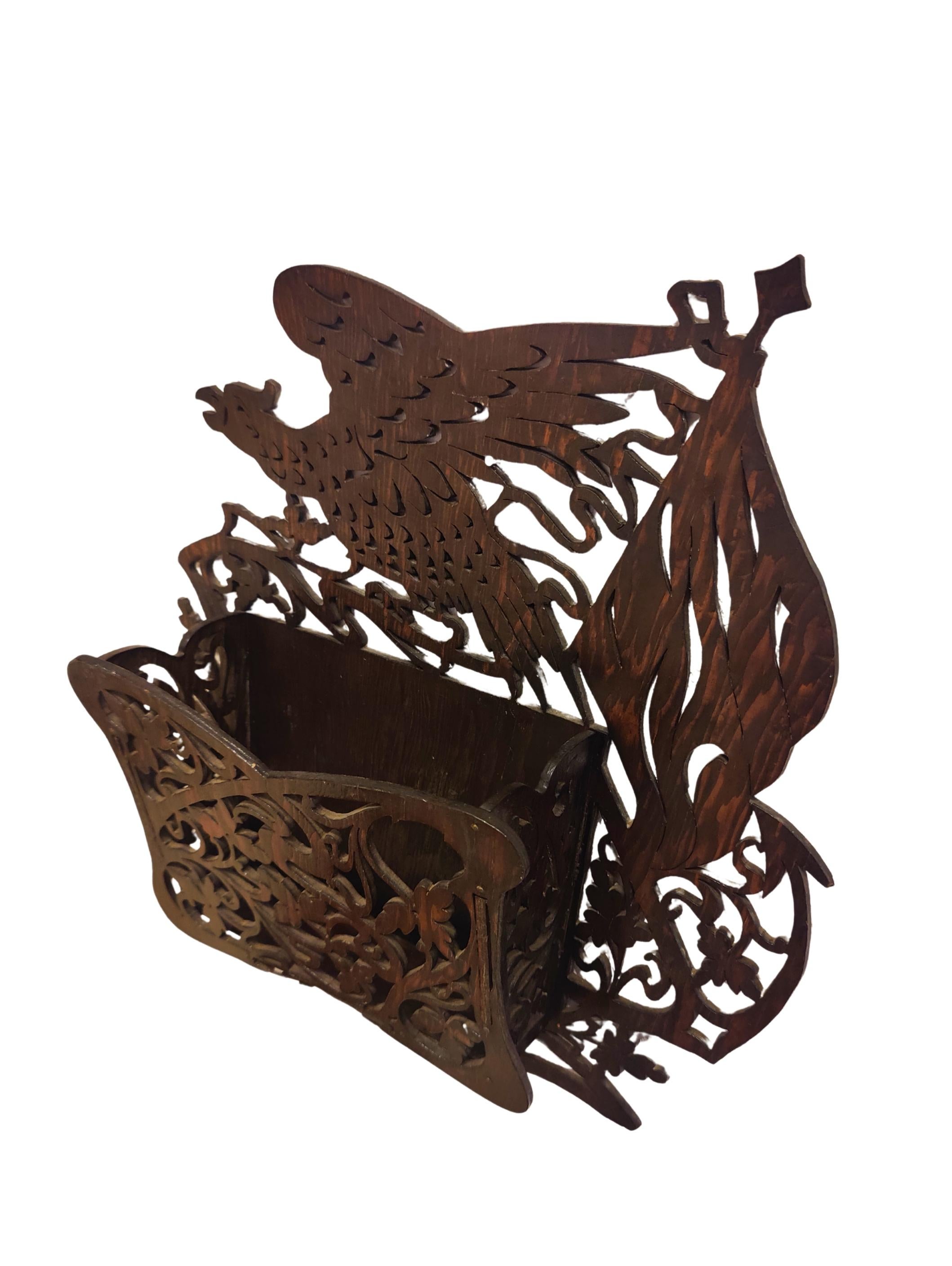 Art Nouveau Wall Letter Holder in Carved Pine with Eagle Motif, circa 1900 For Sale 2