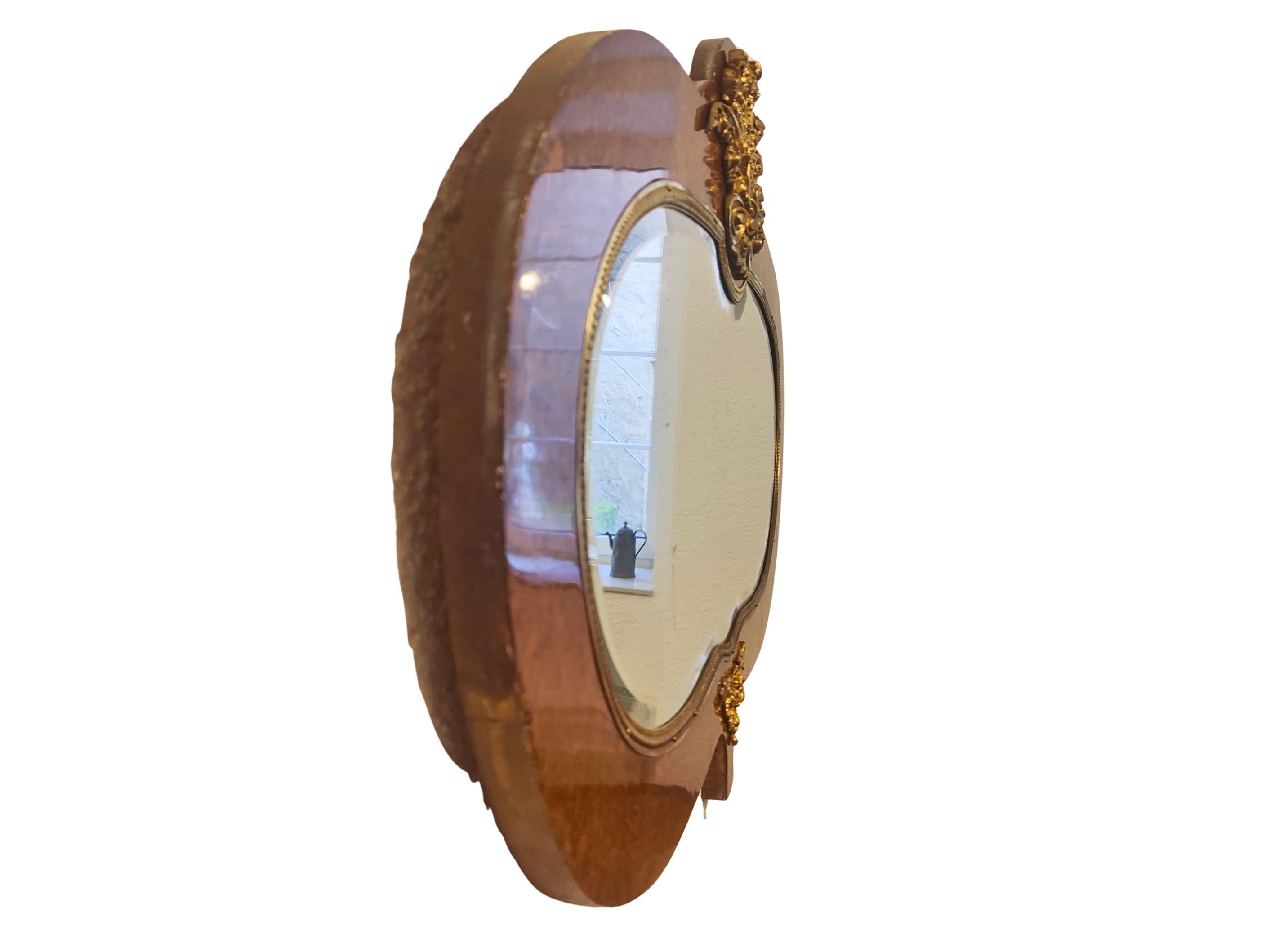 Français Miroir mural Art Nouveau en érable piqué et laiton, vers 1900 en vente