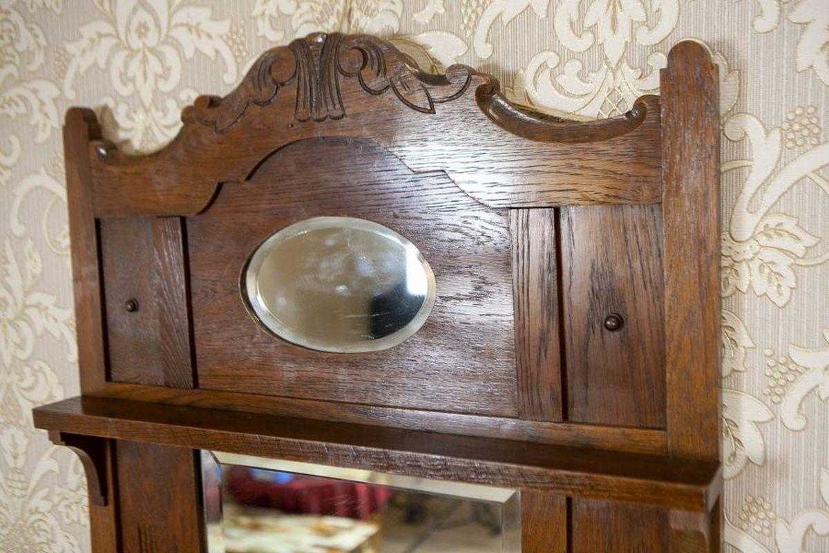 20ième siècle Miroir mural Art Nouveau dans un cadre en chêne, début du 20e siècle en vente