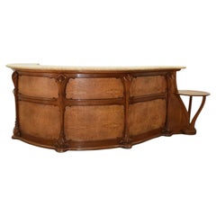 Bureau de réception Art Nouveau en noyer et ronce avec plateau en pierre, États-Unis, années 1920.