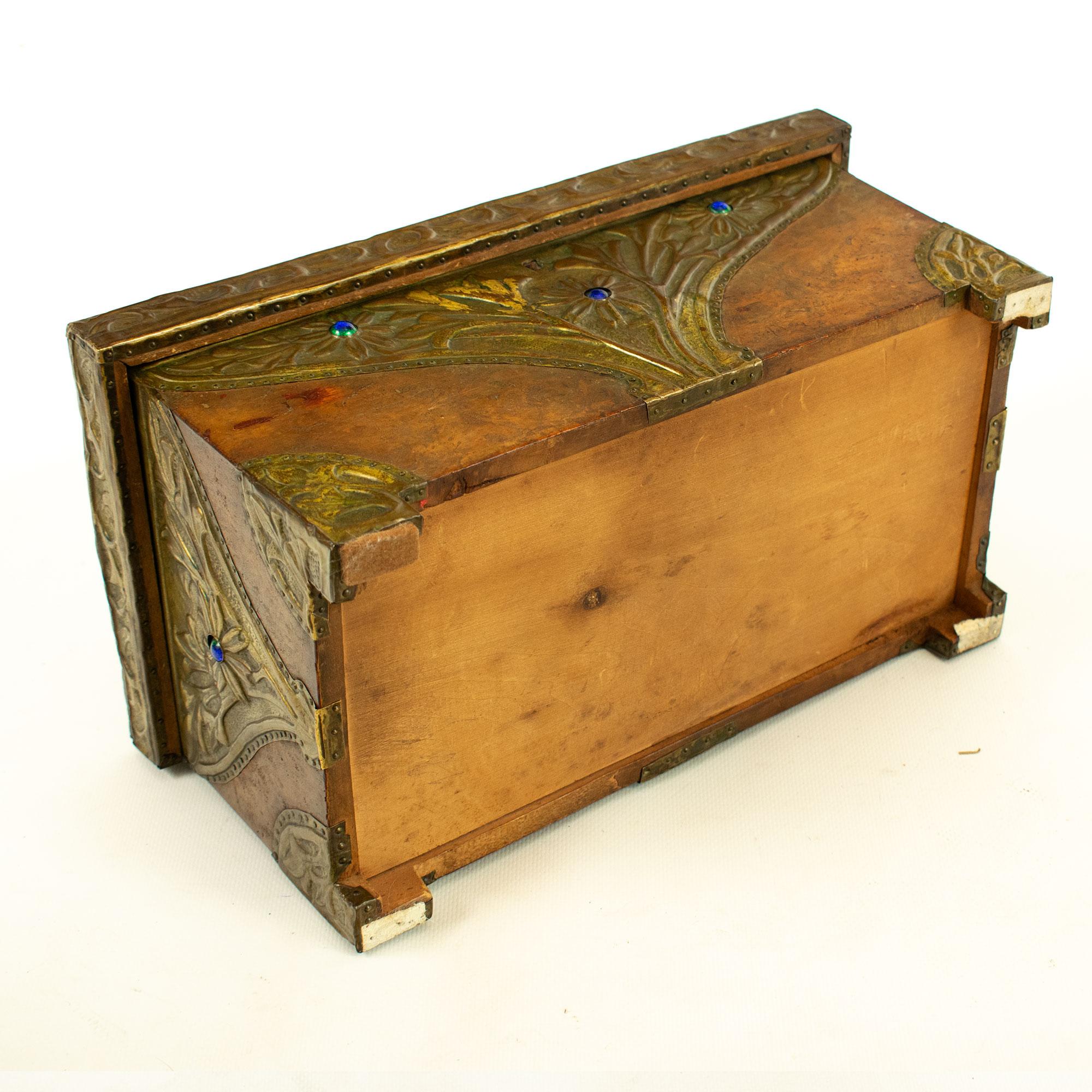 Art Nouveau walnut chest with embossed bronze and gemstone decoration For Sale 3