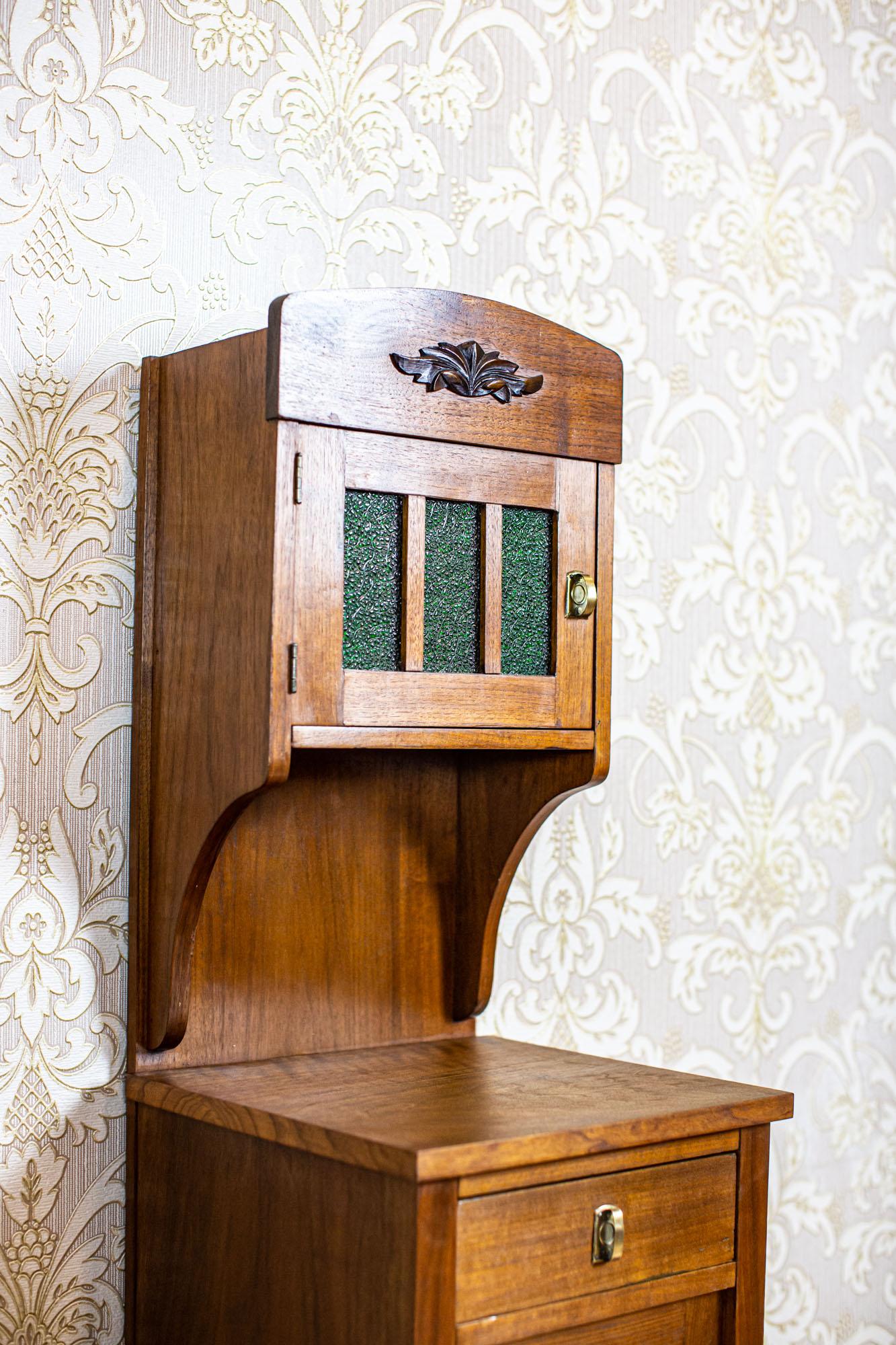 European Art Nouveau Walnut Nightstand from the Early 20th Century with Glass Pane For Sale