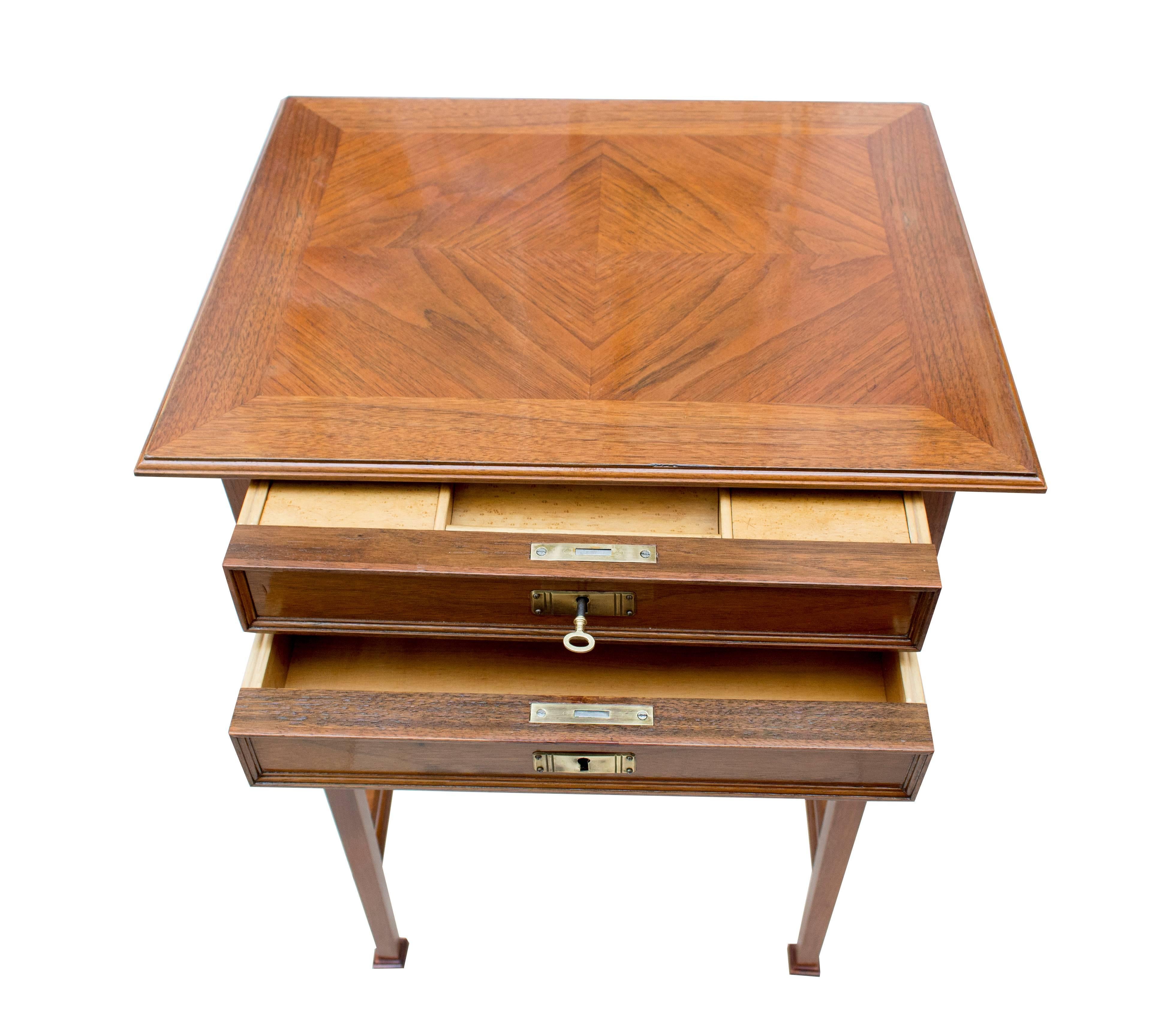 Art Nouveau Walnut Sewing or Side Table In Good Condition For Sale In Darmstadt, DE