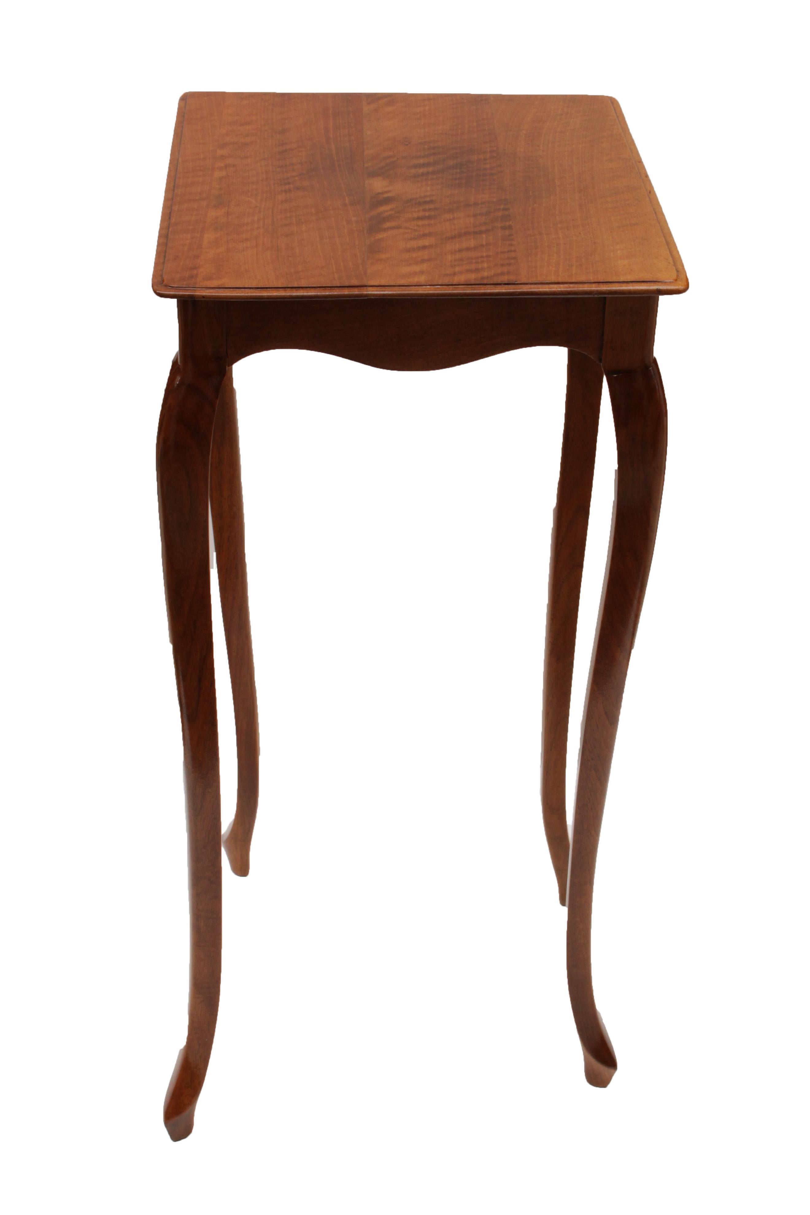 Small filigree side table made of solid walnut. In very good restored condition.