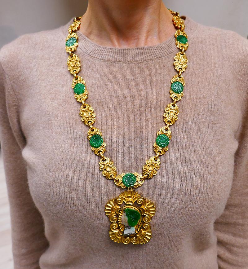 Stunning necklace made of 18k yellow gold and jade.
Measurements: 28 1/2