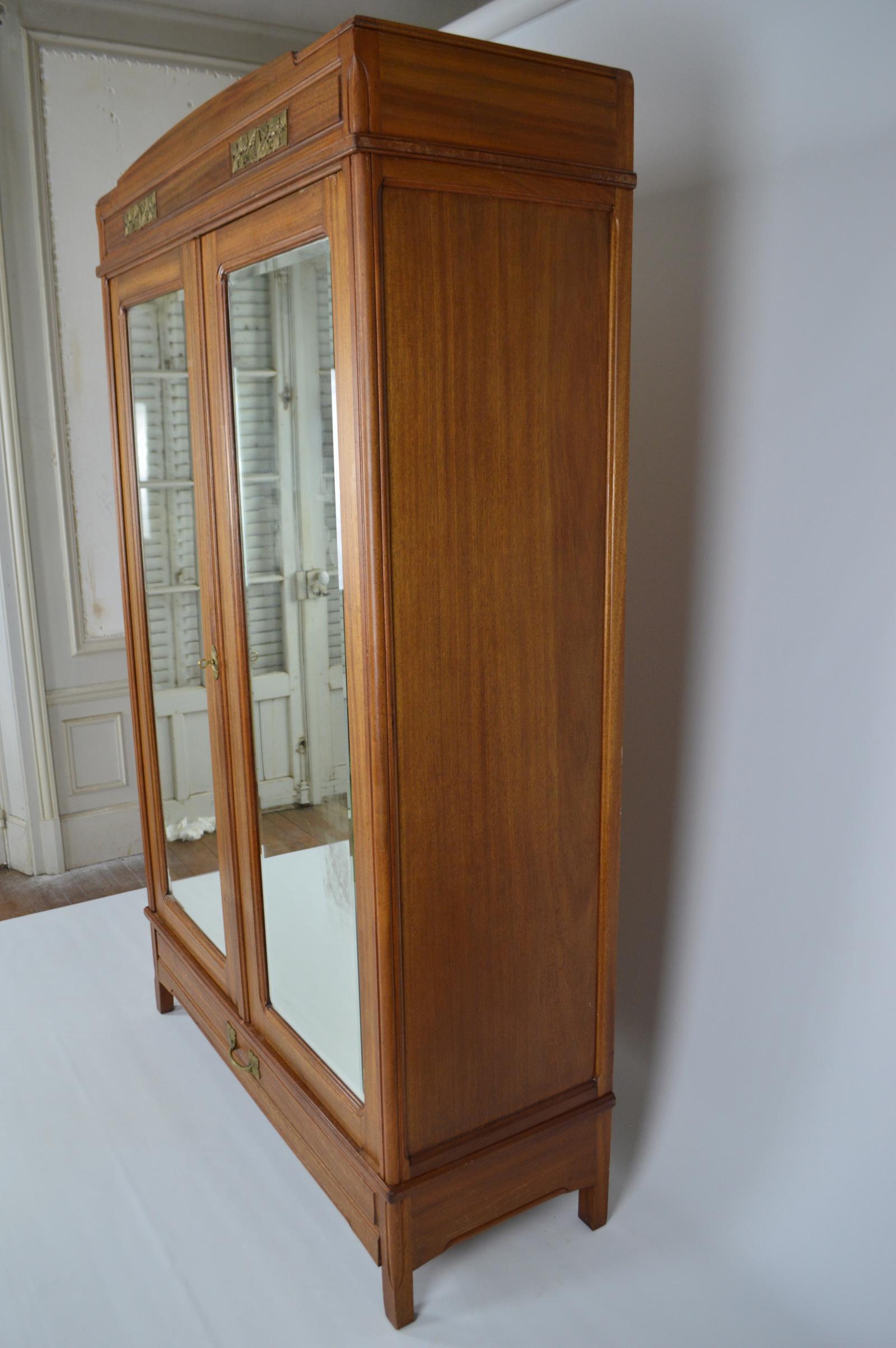 Art Nouveau Wardrobe by Mathieu Gallerey in Mahogany, Clematis model, circa 1920 In Good Condition For Sale In VÉZELAY, FR