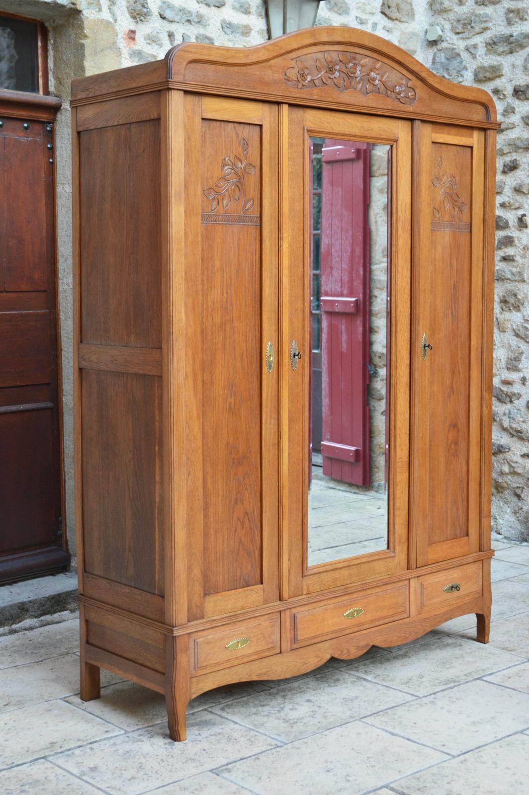 French Art Nouveau Wardrobe with Mirror, in Carved Oak, France, circa 1910
