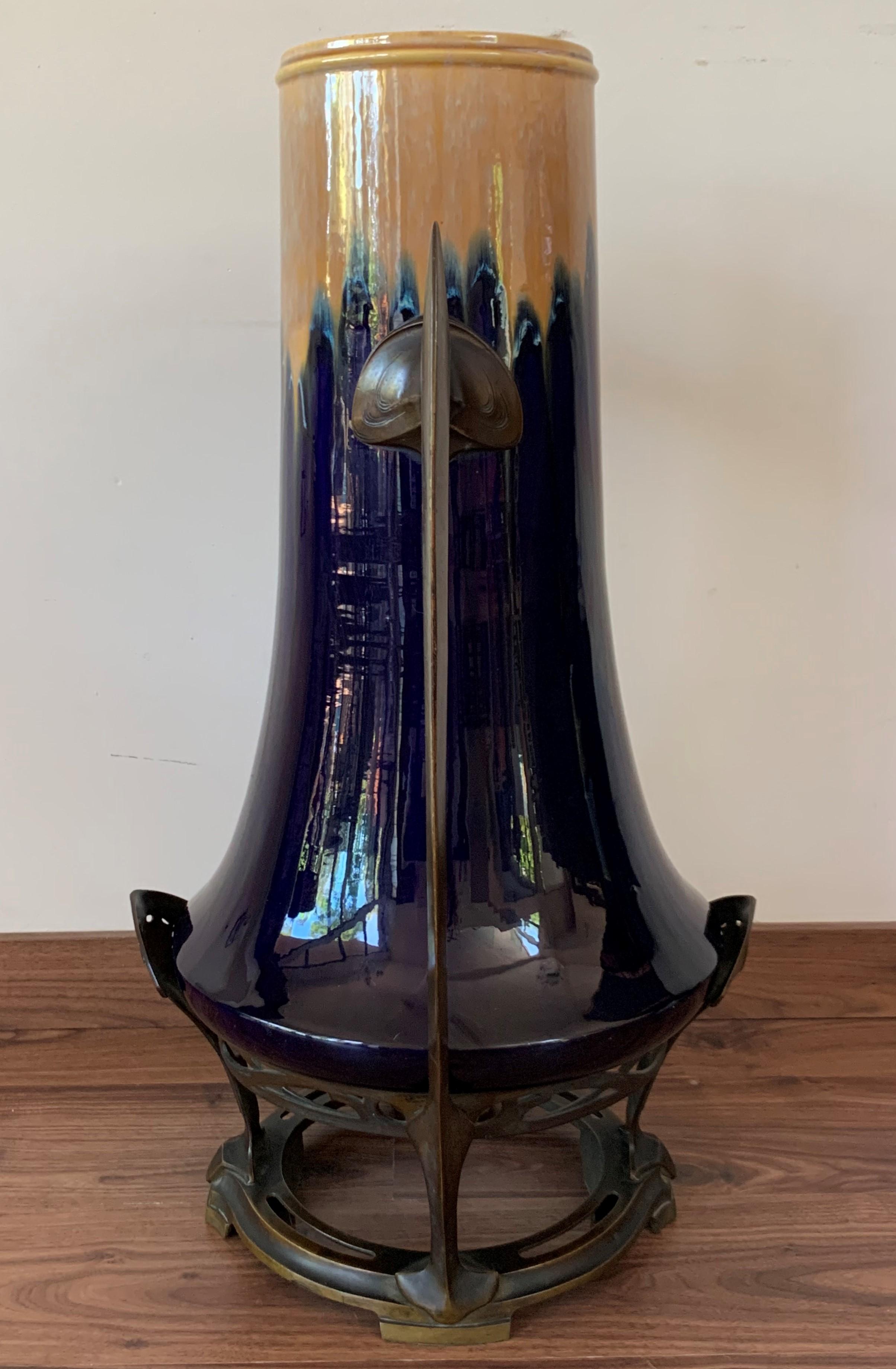Vase nénuphar Jugendstil Art Nouveau à la manière d'Otto Eckman Bon état - En vente à Miami, FL