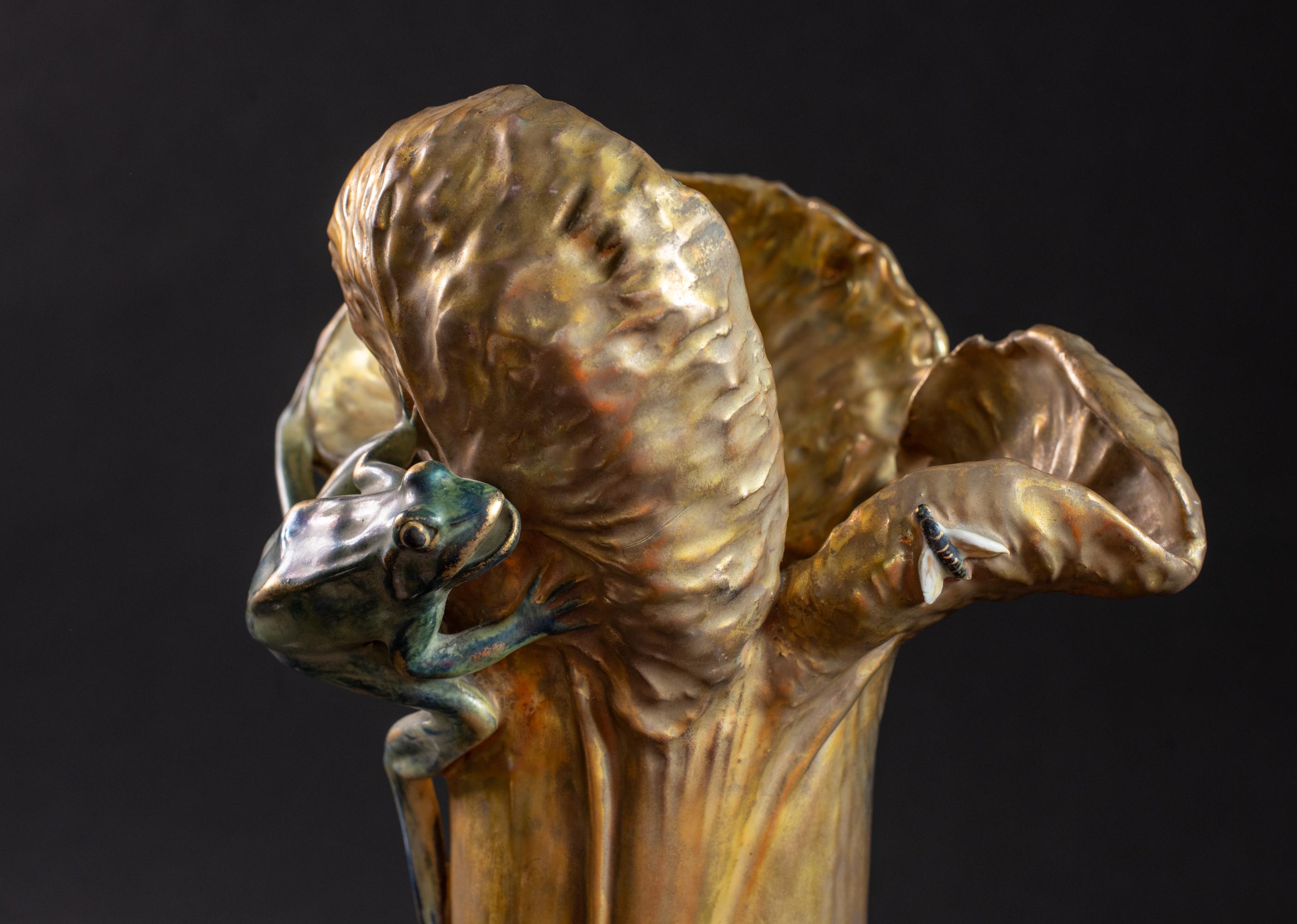 Vase nénuphar Art nouveau avec grenouilles et mouchetures d'eau par Eduard Stellmacher & Co. en vente 8