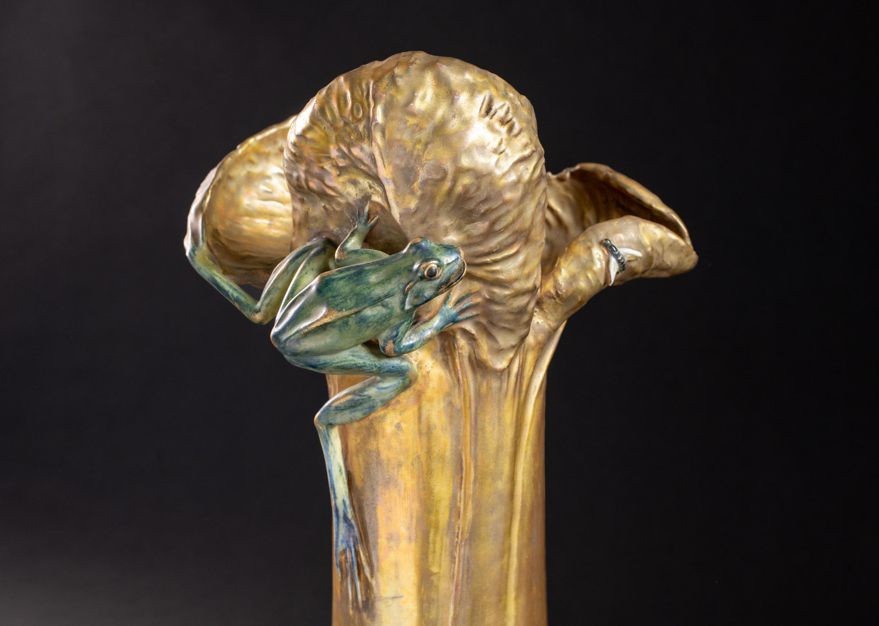 Vase nénuphar Art nouveau avec grenouilles et mouchetures d'eau par Eduard Stellmacher & Co. en vente 9