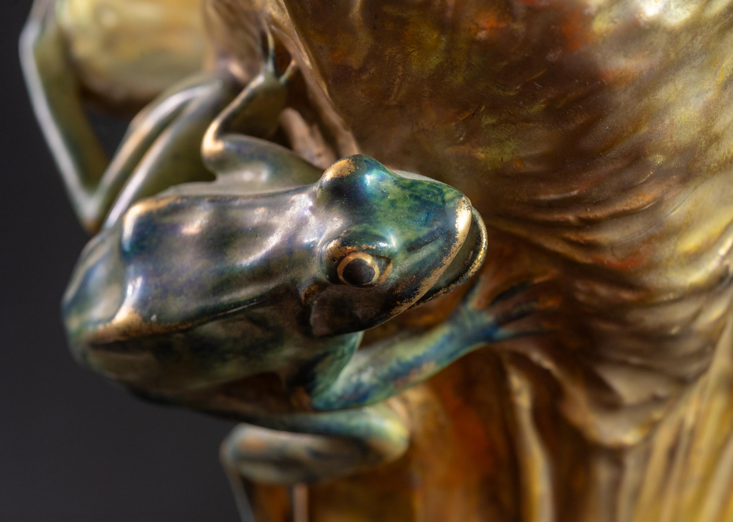 Vase nénuphar Art nouveau avec grenouilles et mouchetures d'eau par Eduard Stellmacher & Co. en vente 12
