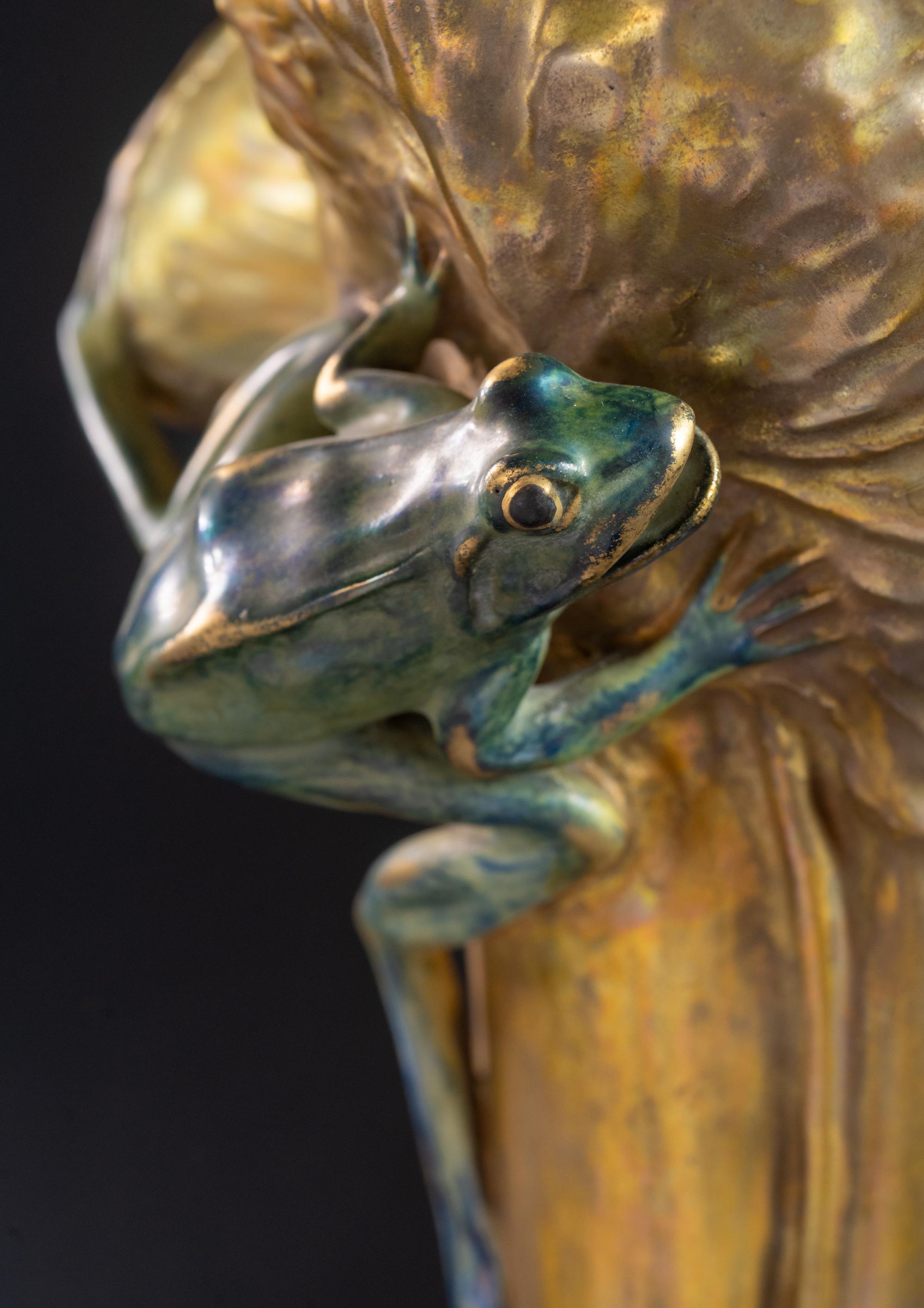 Vase nénuphar Art nouveau avec grenouilles et mouchetures d'eau par Eduard Stellmacher & Co. en vente 13