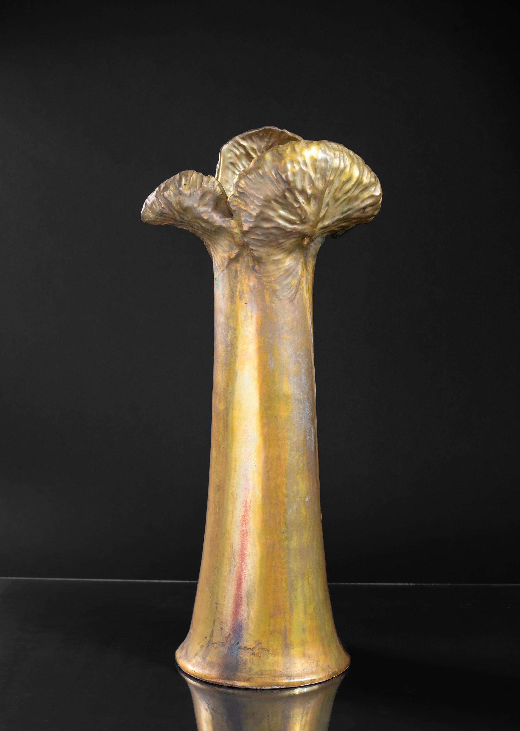 Poterie Vase nénuphar Art nouveau avec grenouilles et mouchetures d'eau par Eduard Stellmacher & Co. en vente