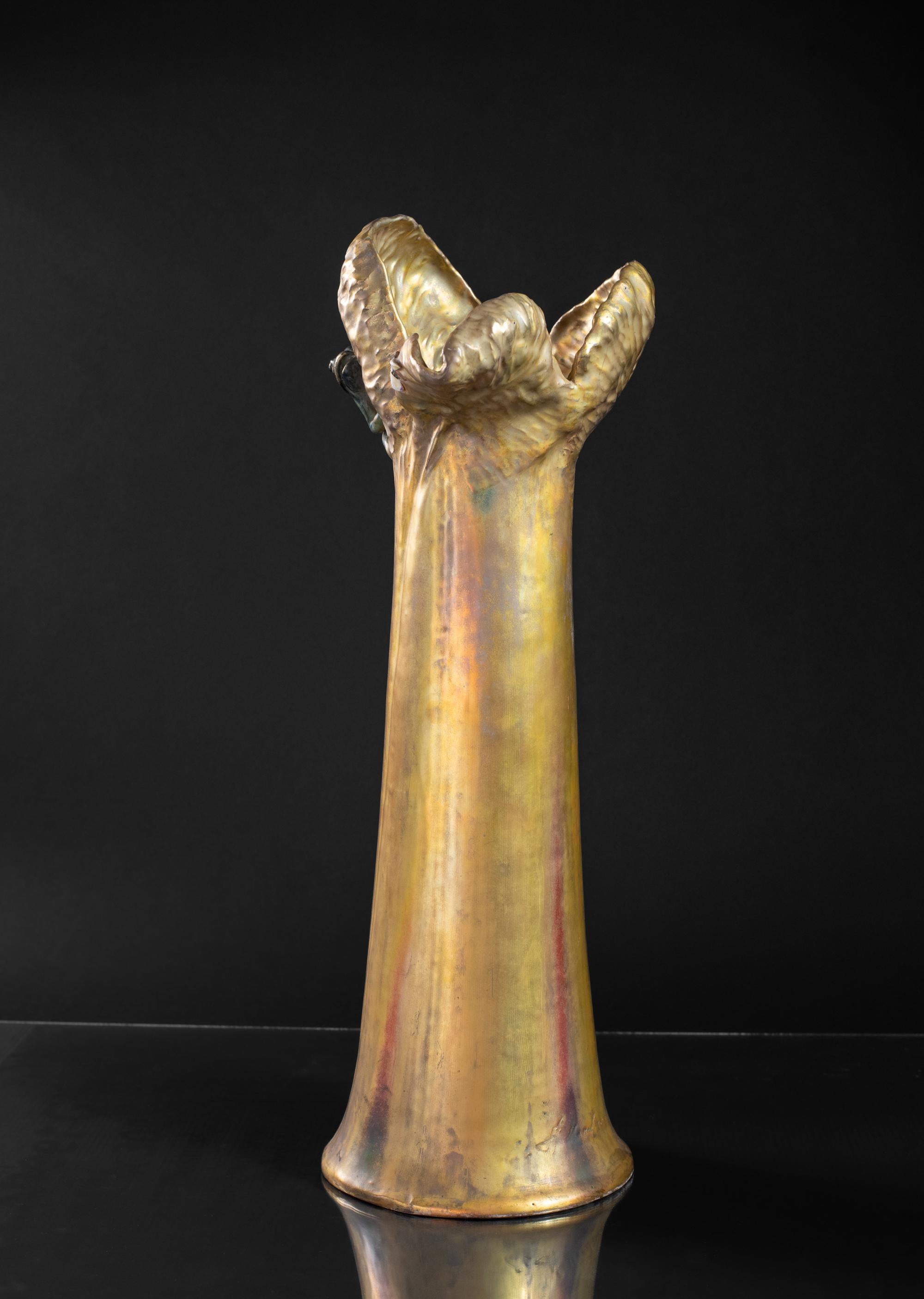 Vase nénuphar Art nouveau avec grenouilles et mouchetures d'eau par Eduard Stellmacher & Co. en vente 1