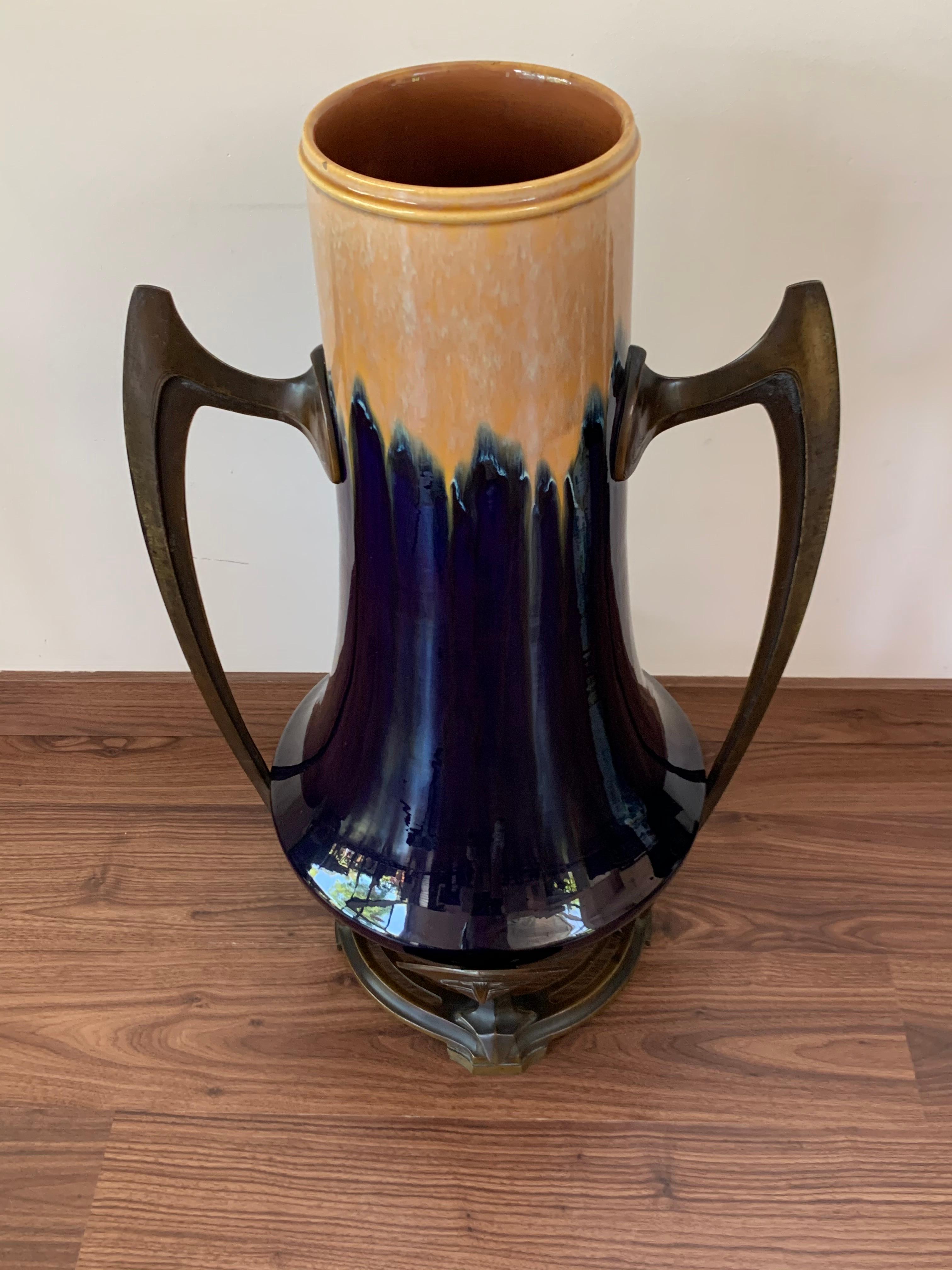 Art Nouveau Water Lily Vase Jugendstil Bronze in the Manner of Otto Eckman In Good Condition In Miami, FL