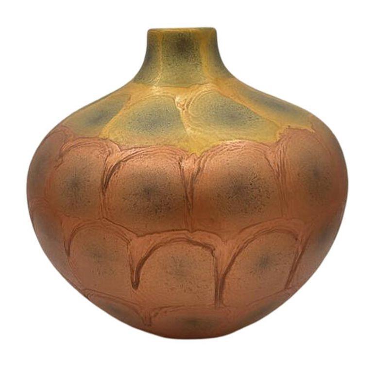 Fine XX secolo Vaso in stile Art Nouveau Weller in ambra iridescente e oro cotto al raku, coppia in vendita