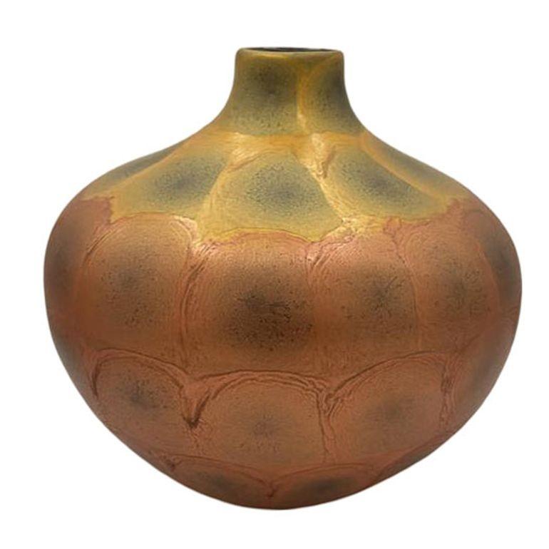 Terracotta Vaso in stile Art Nouveau Weller in ambra iridescente e oro cotto al raku, coppia in vendita