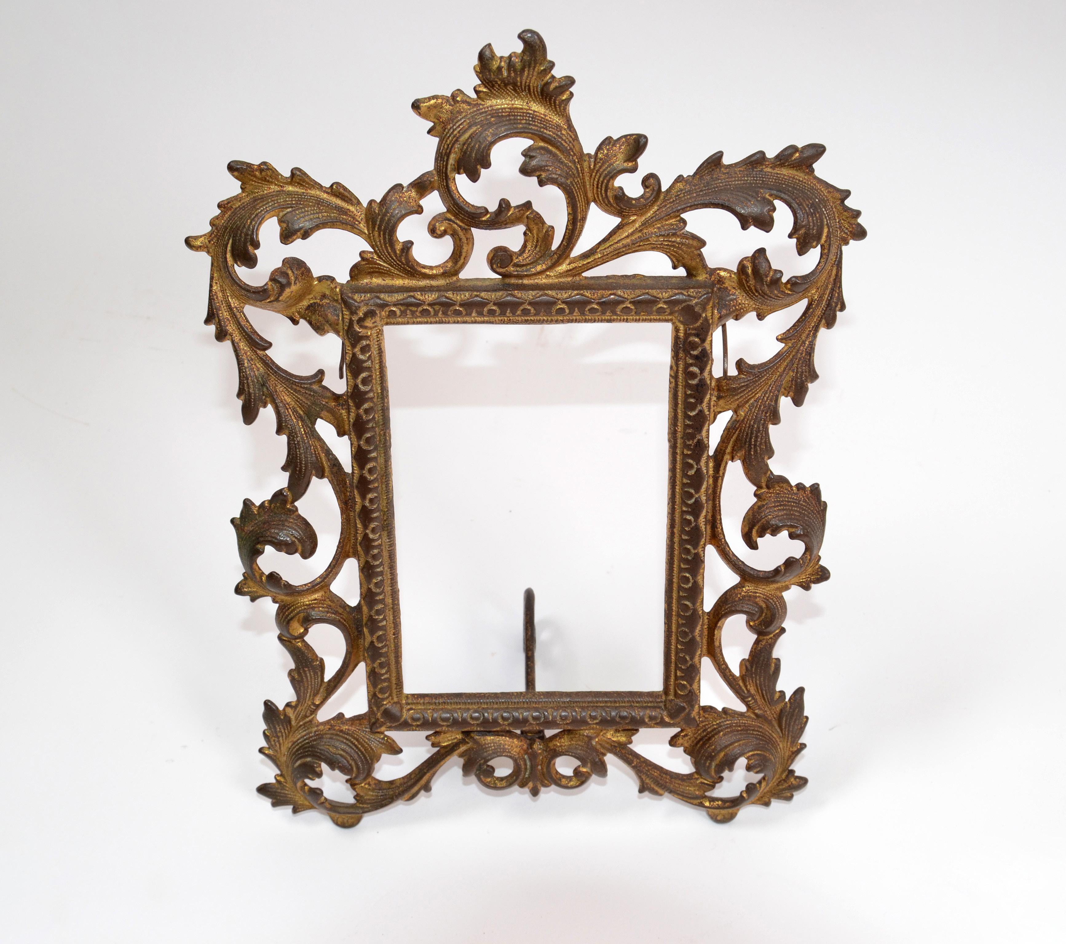 Art Nouveau Whimsical handcrafted golden wrought iron picture frame.
Picture size: 3.5 x 5.25 inches.