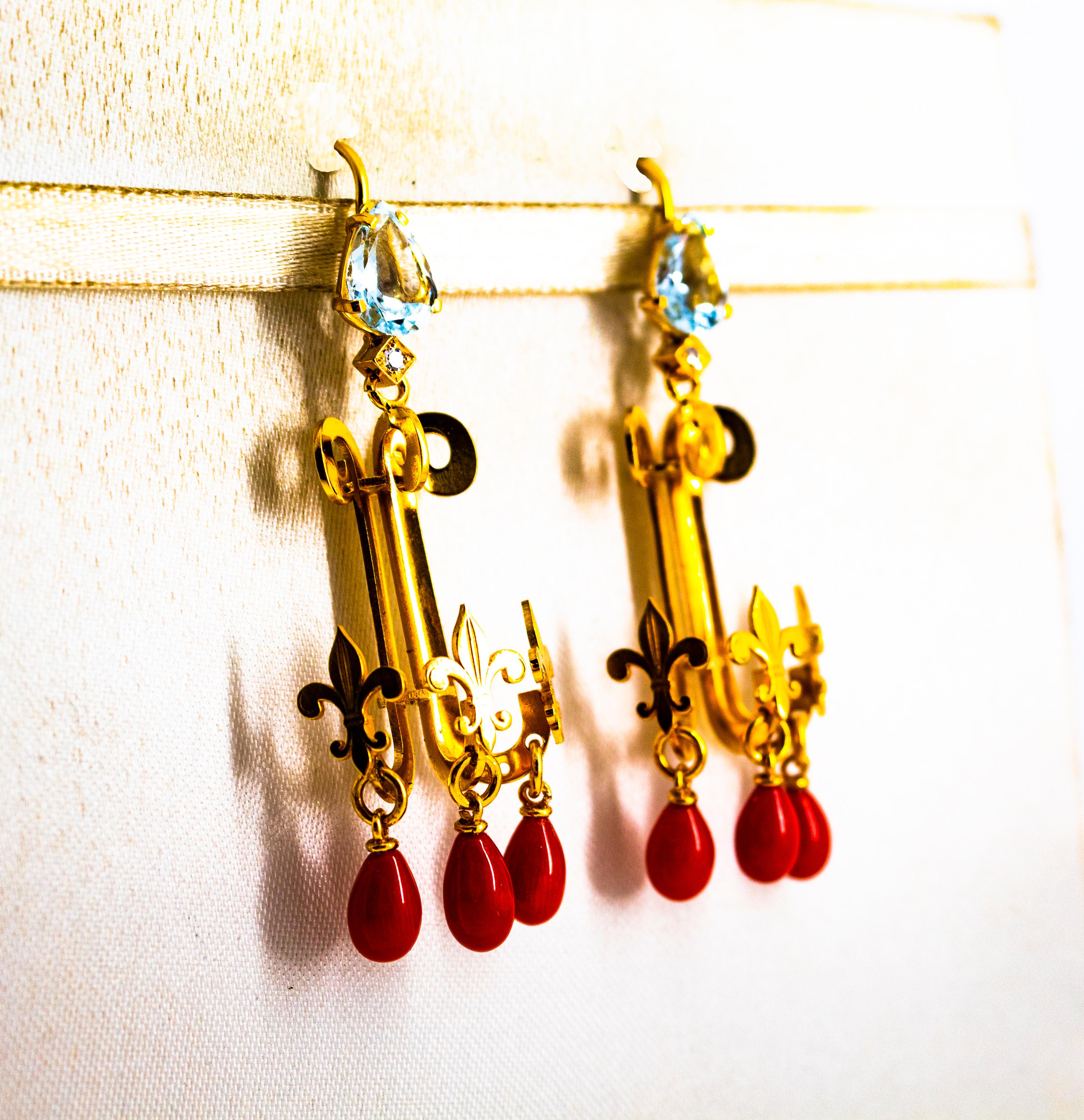 Taille mixte Boucles d'oreilles chandelier Art Nouveau en or jaune, diamants blancs, aigue-marines et corail rouge en vente