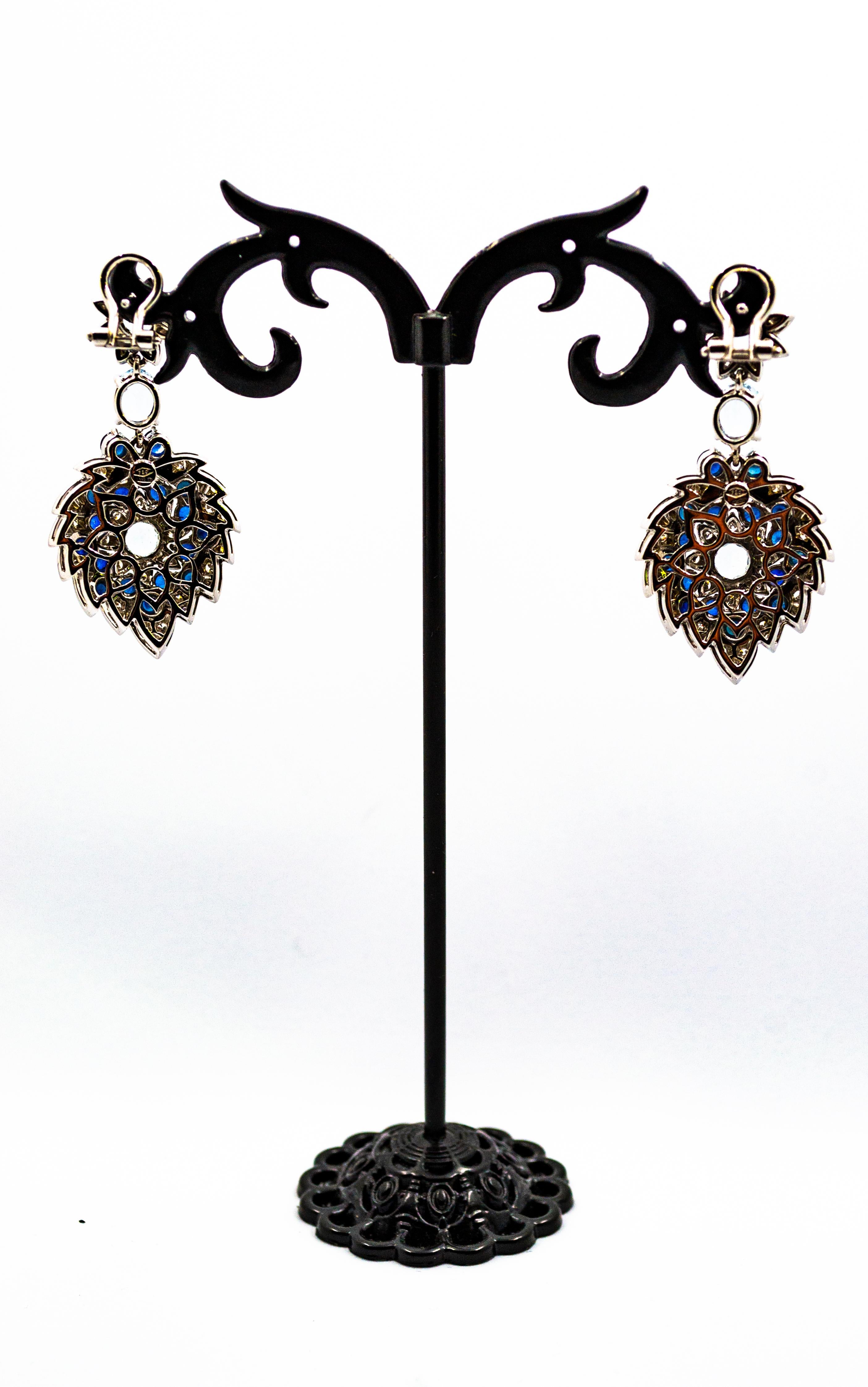 Taille brillant Clips d'oreilles Art Nouveau en or blanc, diamants blancs, saphirs bleus et aigue-marines en vente