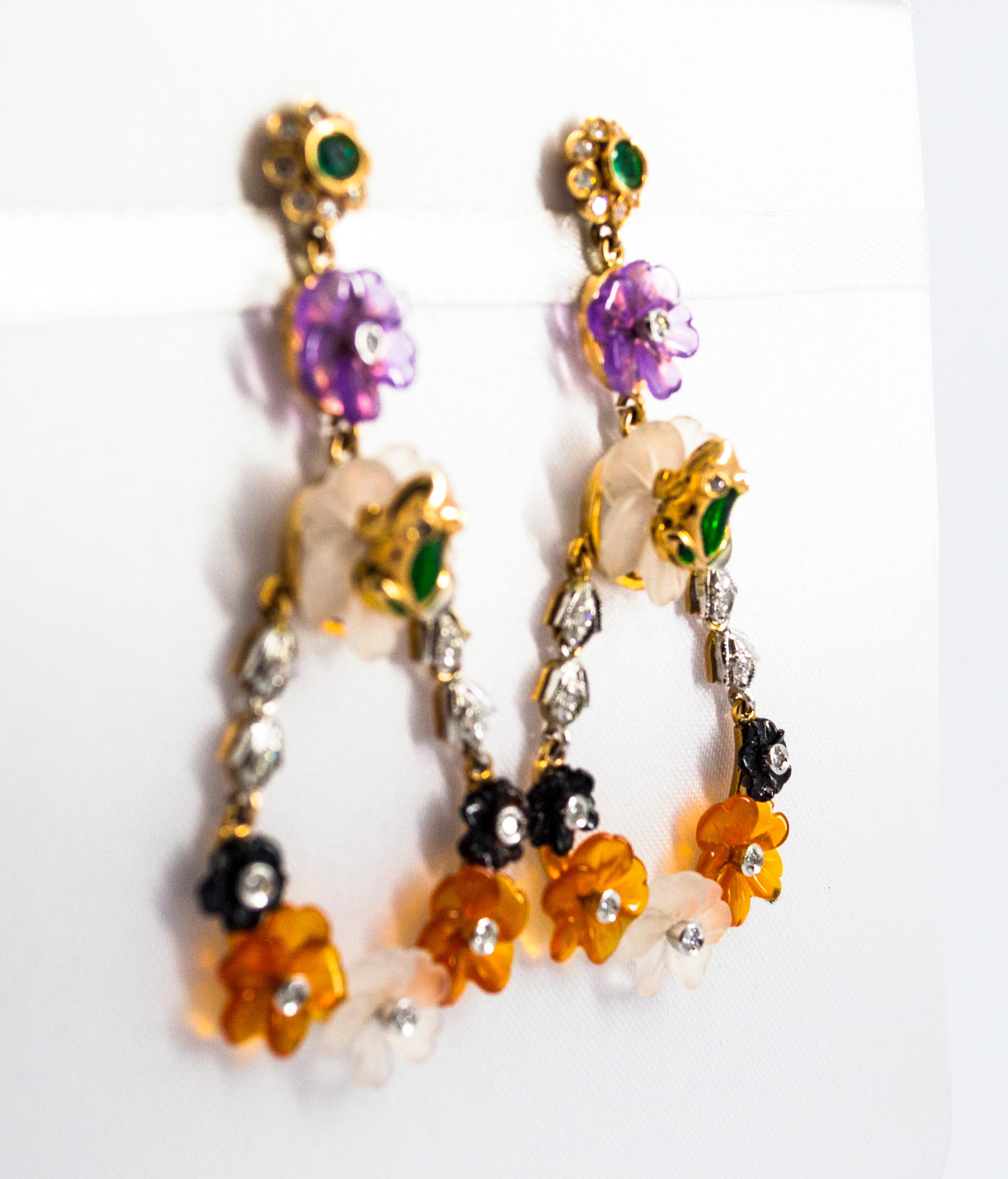 Orecchini Art Nouveau con diamante bianco, smeraldo, agata, ametista e fiori in oro giallo in vendita 1