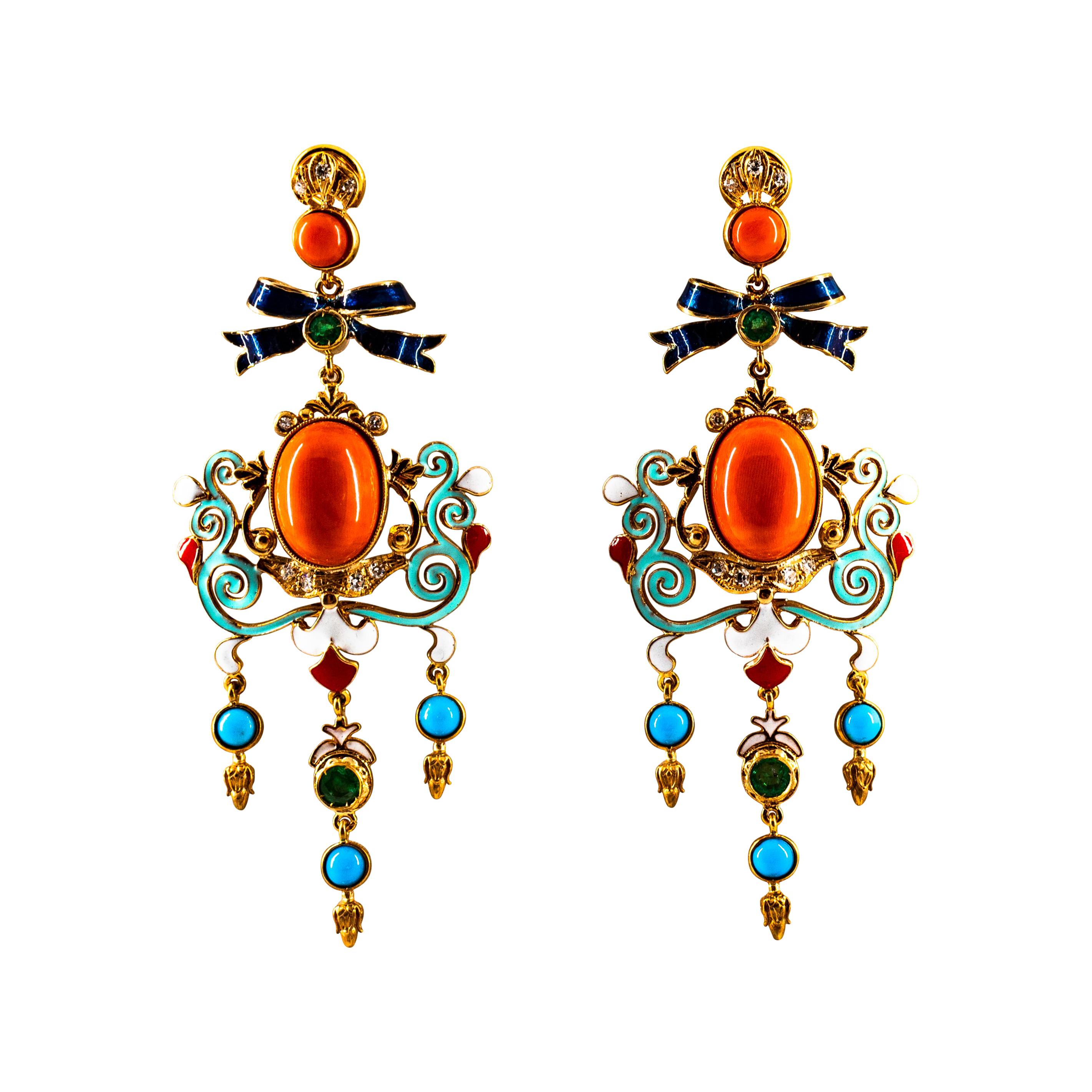 Clips d'oreilles Art Nouveau en or jaune avec diamants blancs, émeraudes, corail et turquoises
