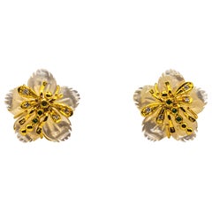 Boucles d'oreilles Art Nouveau fleurs en or jaune avec diamants blancs, émeraudes et nacre