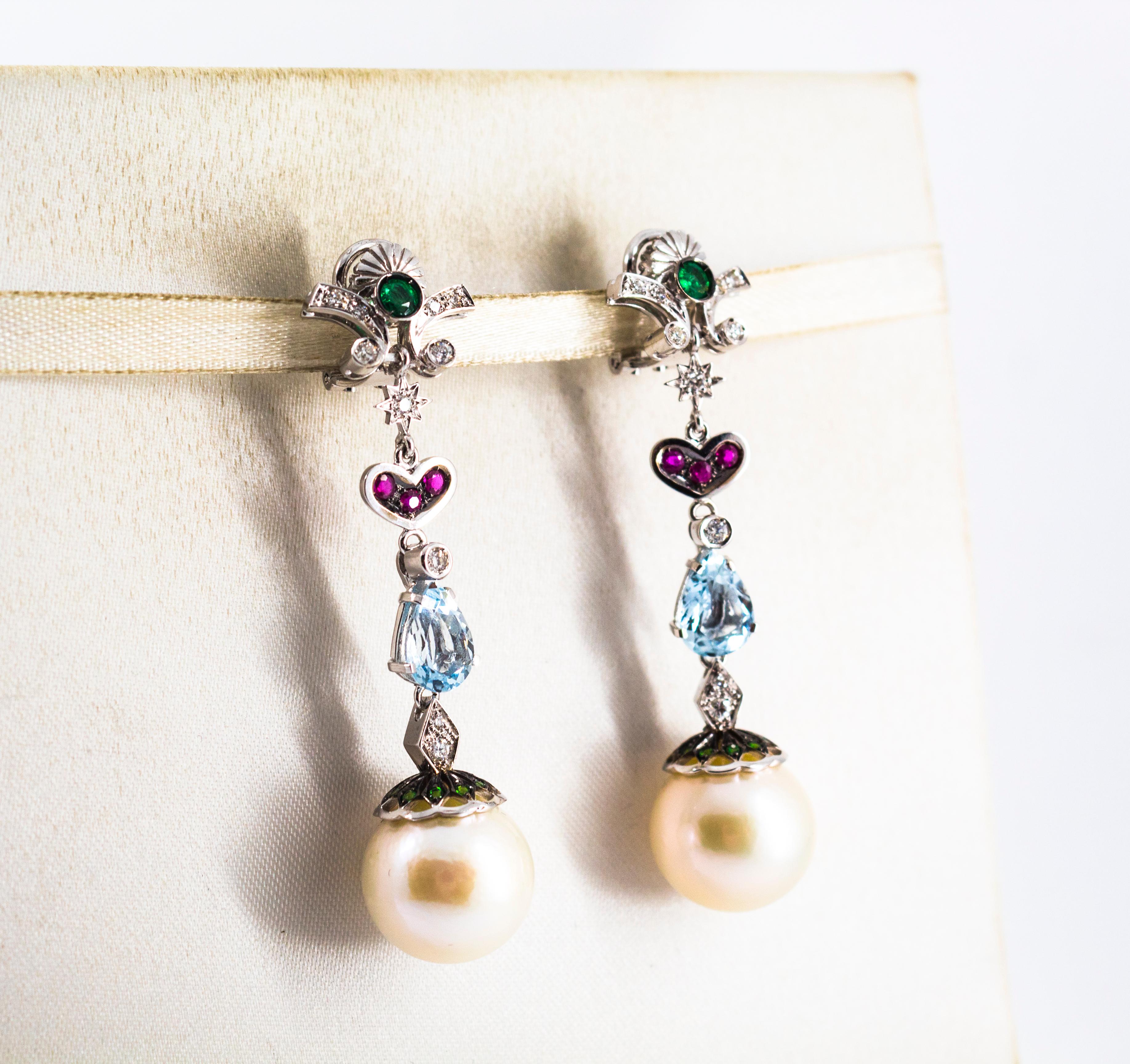 Boucles d'oreilles pendantes Art Nouveau en or blanc, diamant blanc, émeraude, rubis, aigue-marine et perle en vente 1