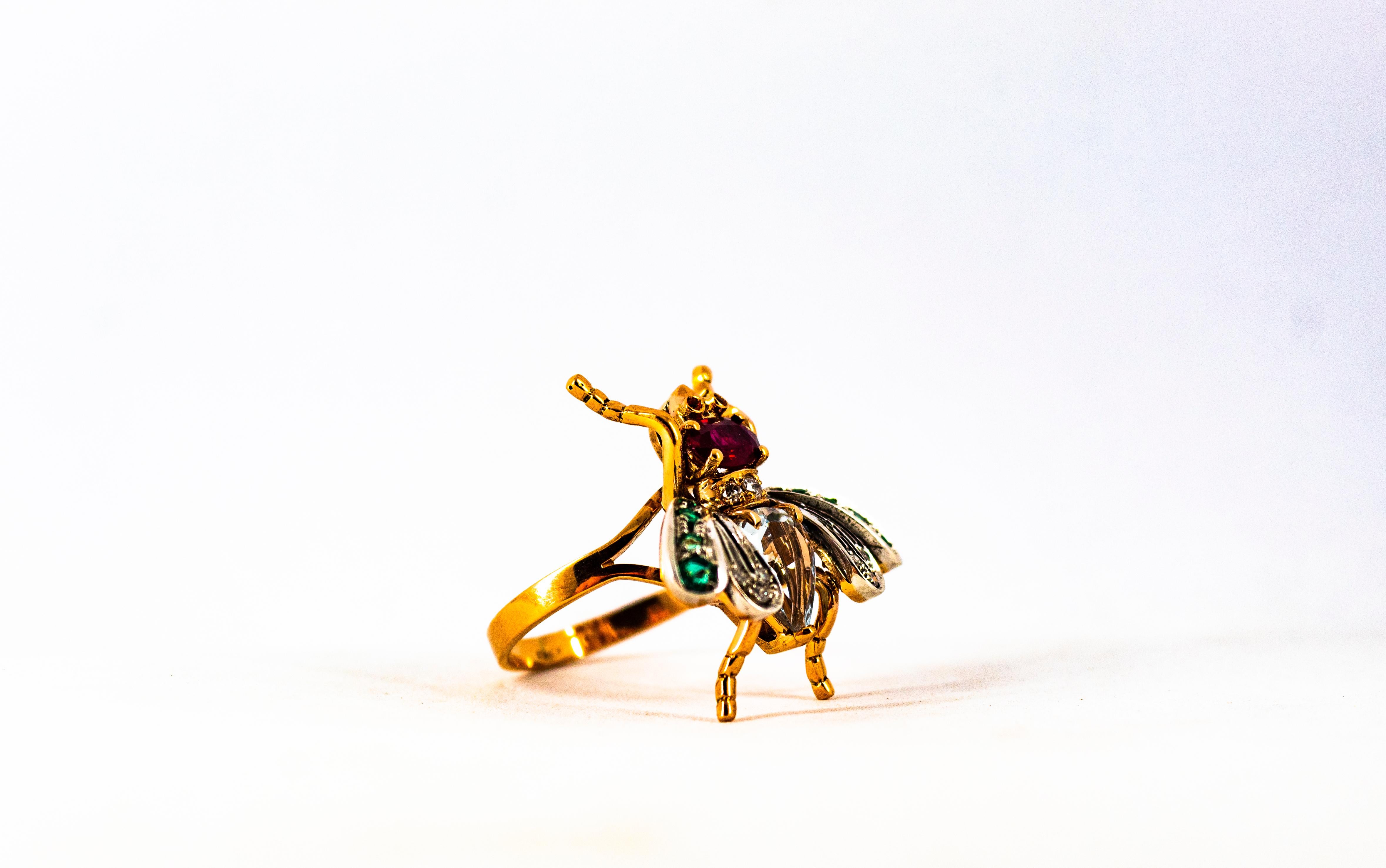 Bague cocktail Art Nouveau en or jaune avec diamant blanc, émeraude, rubis et aigue-marine en vente 5