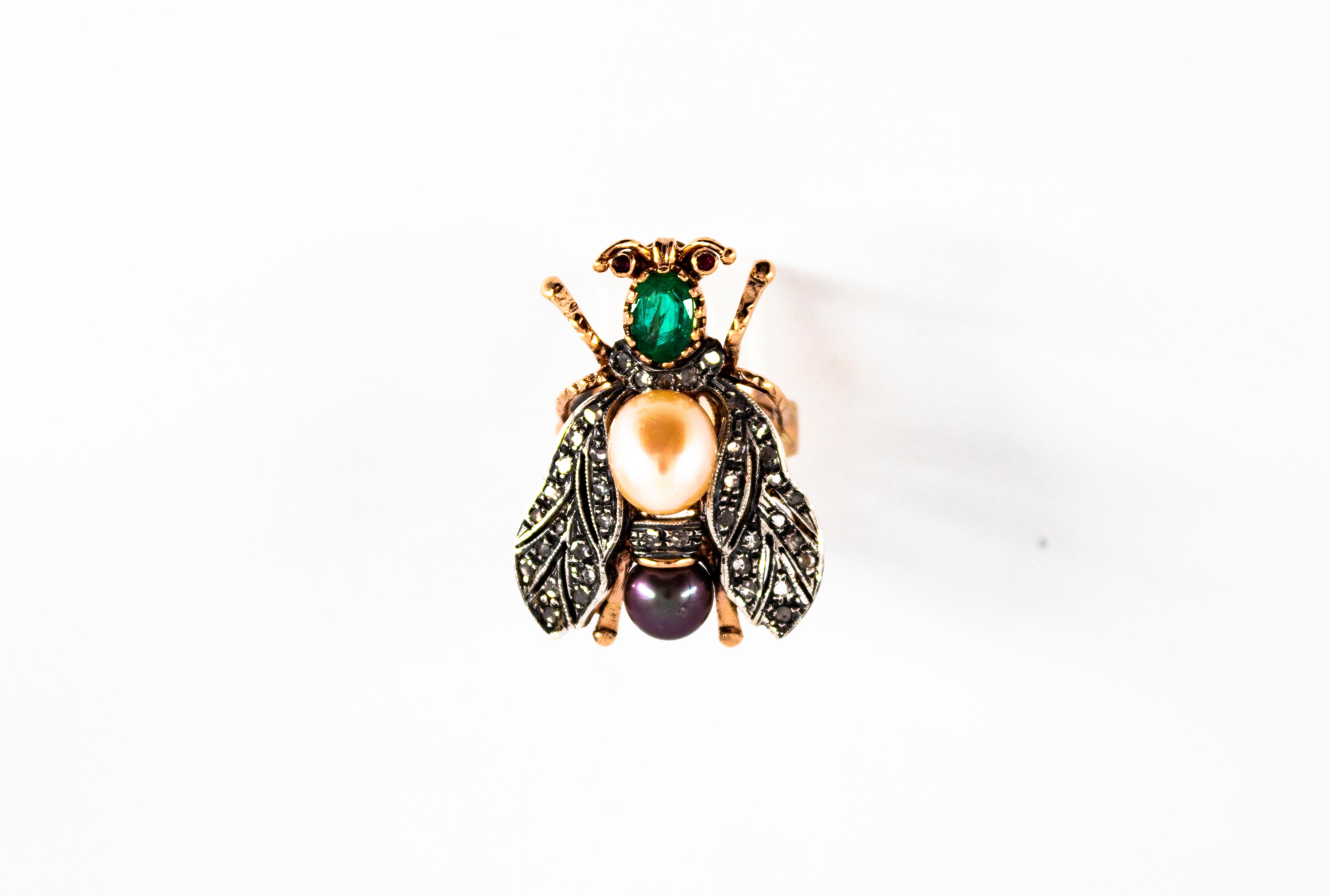 Jugendstil-Cocktailring „Cicada“ mit weißem Diamant, Smaragd, Rubin und Perle aus Gelbgold im Angebot 4