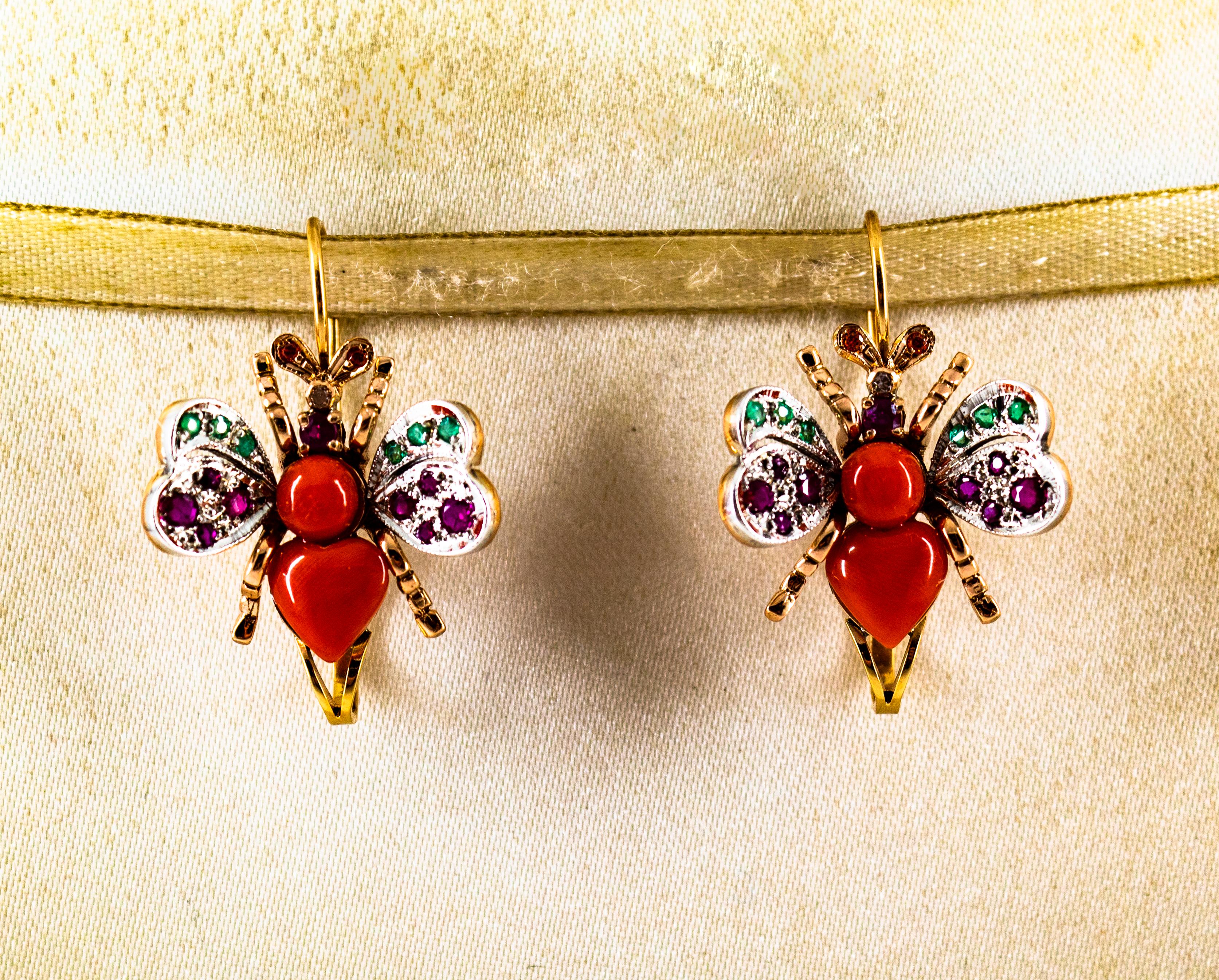 Art nouveau Boucles d'oreilles à levier Art Nouveau en or jaune avec diamants blancs, émeraudes, rubis, corail rouge en vente