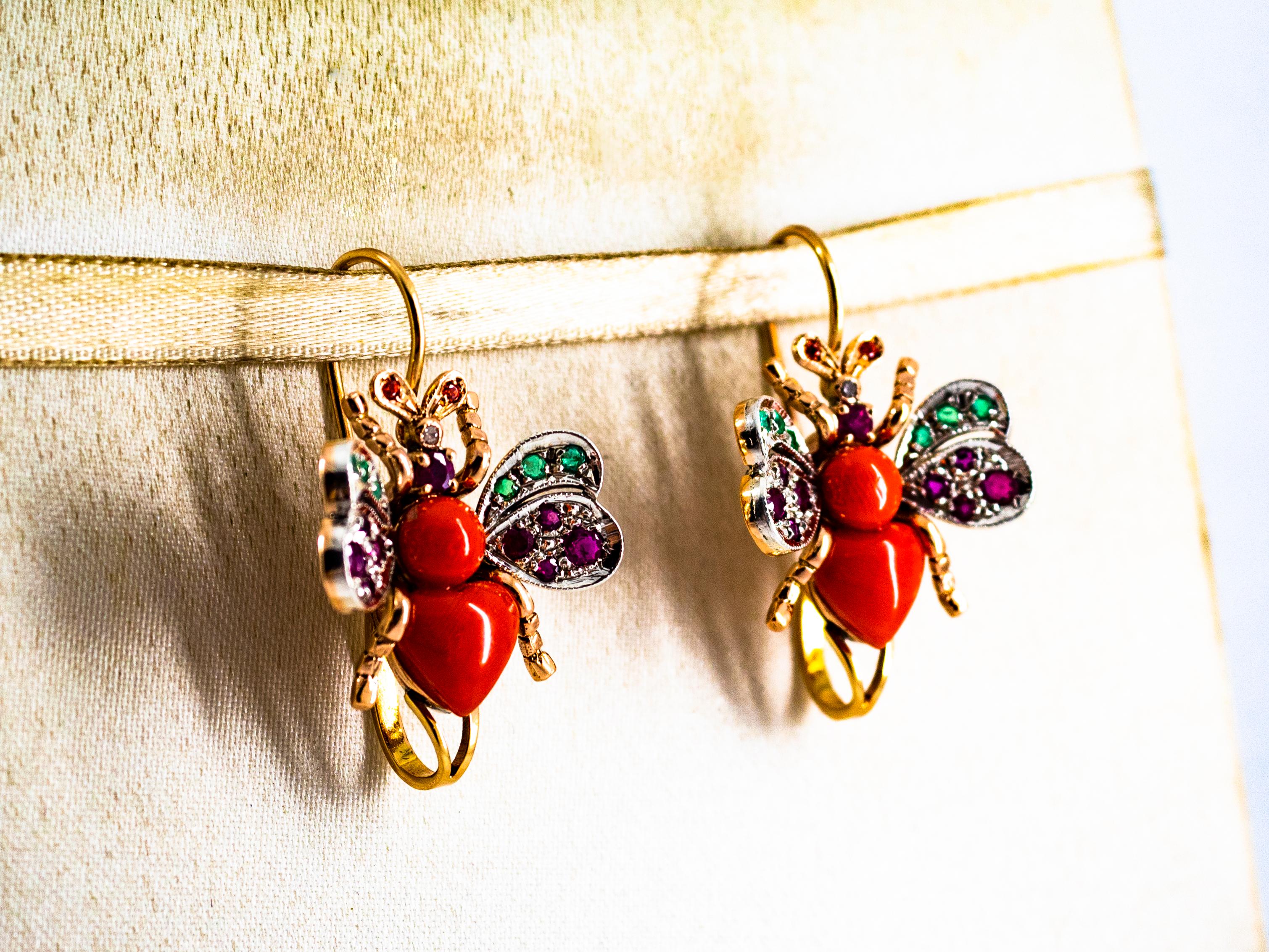 Taille brillant Boucles d'oreilles à levier Art Nouveau en or jaune avec diamants blancs, émeraudes, rubis, corail rouge en vente