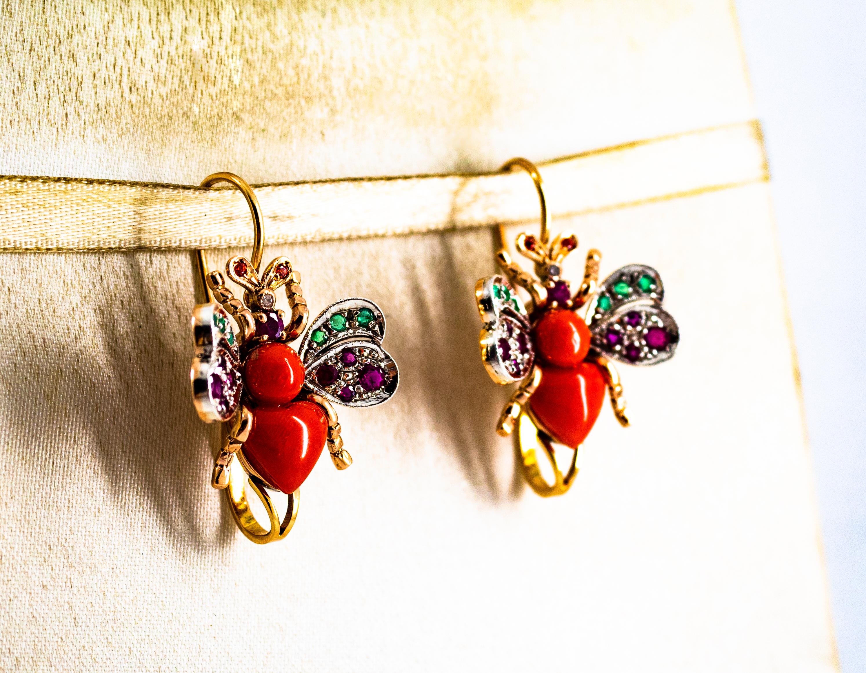 Boucles d'oreilles à levier Art Nouveau en or jaune avec diamants blancs, émeraudes, rubis, corail rouge Neuf - En vente à Naples, IT