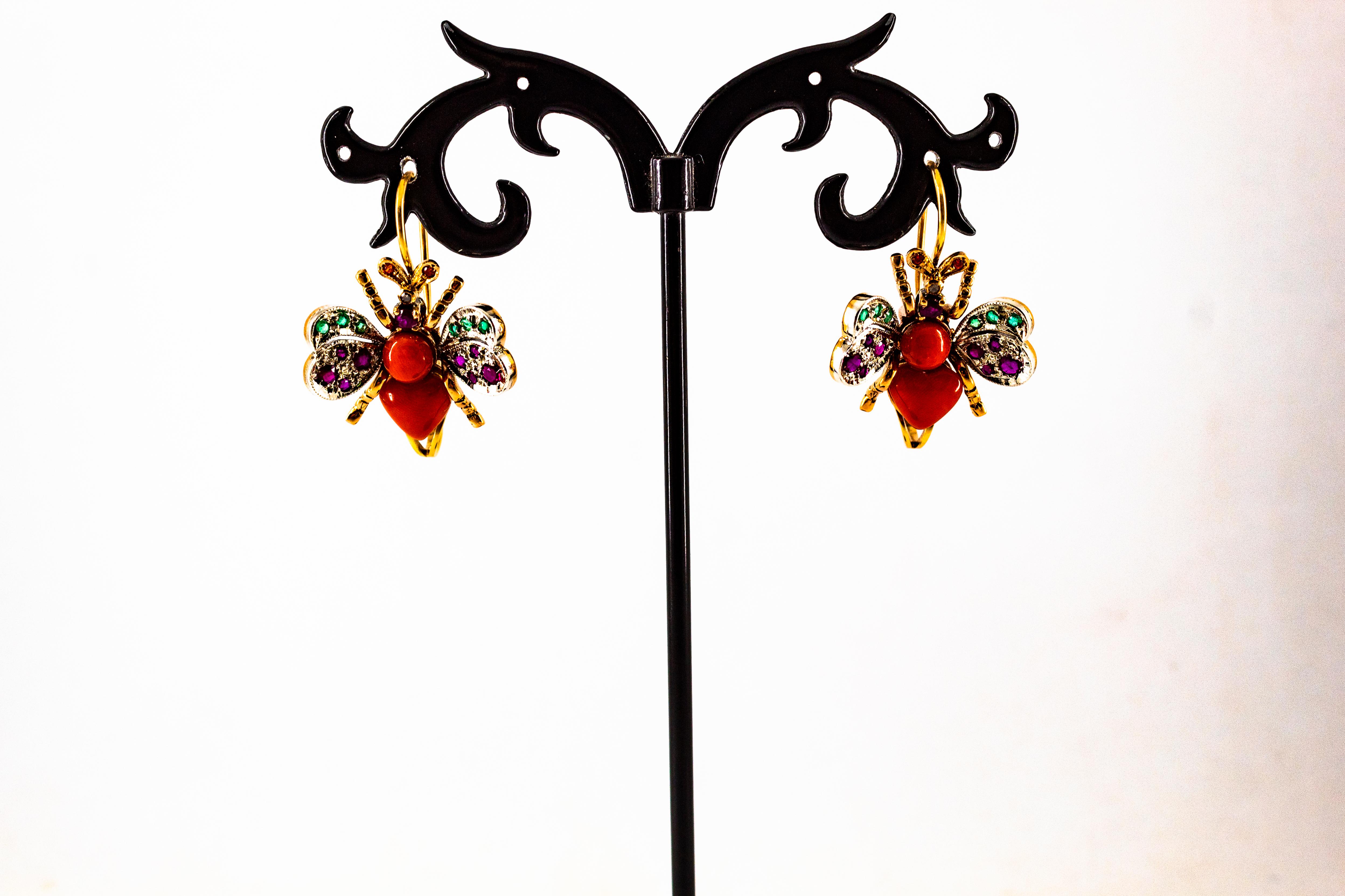 Boucles d'oreilles à levier Art Nouveau en or jaune avec diamants blancs, émeraudes, rubis, corail rouge en vente 1