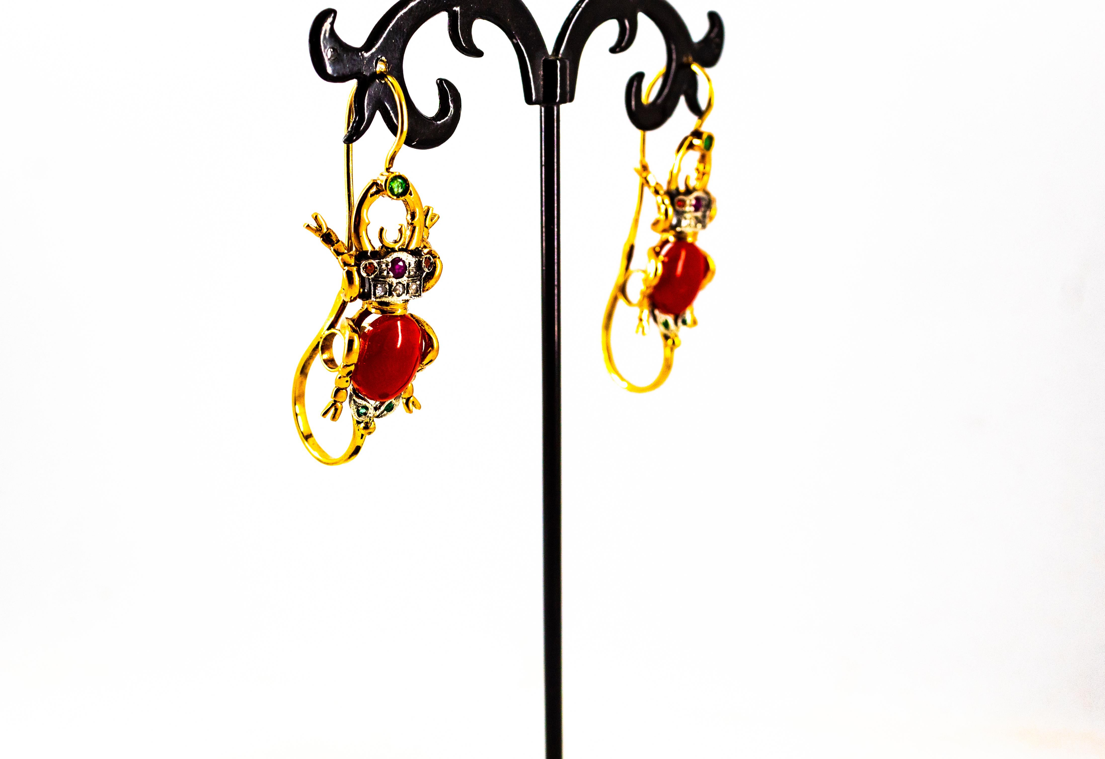 Boucles d'oreilles à levier Art Nouveau en or jaune avec diamants blancs, émeraudes, rubis, corail rouge en vente 2