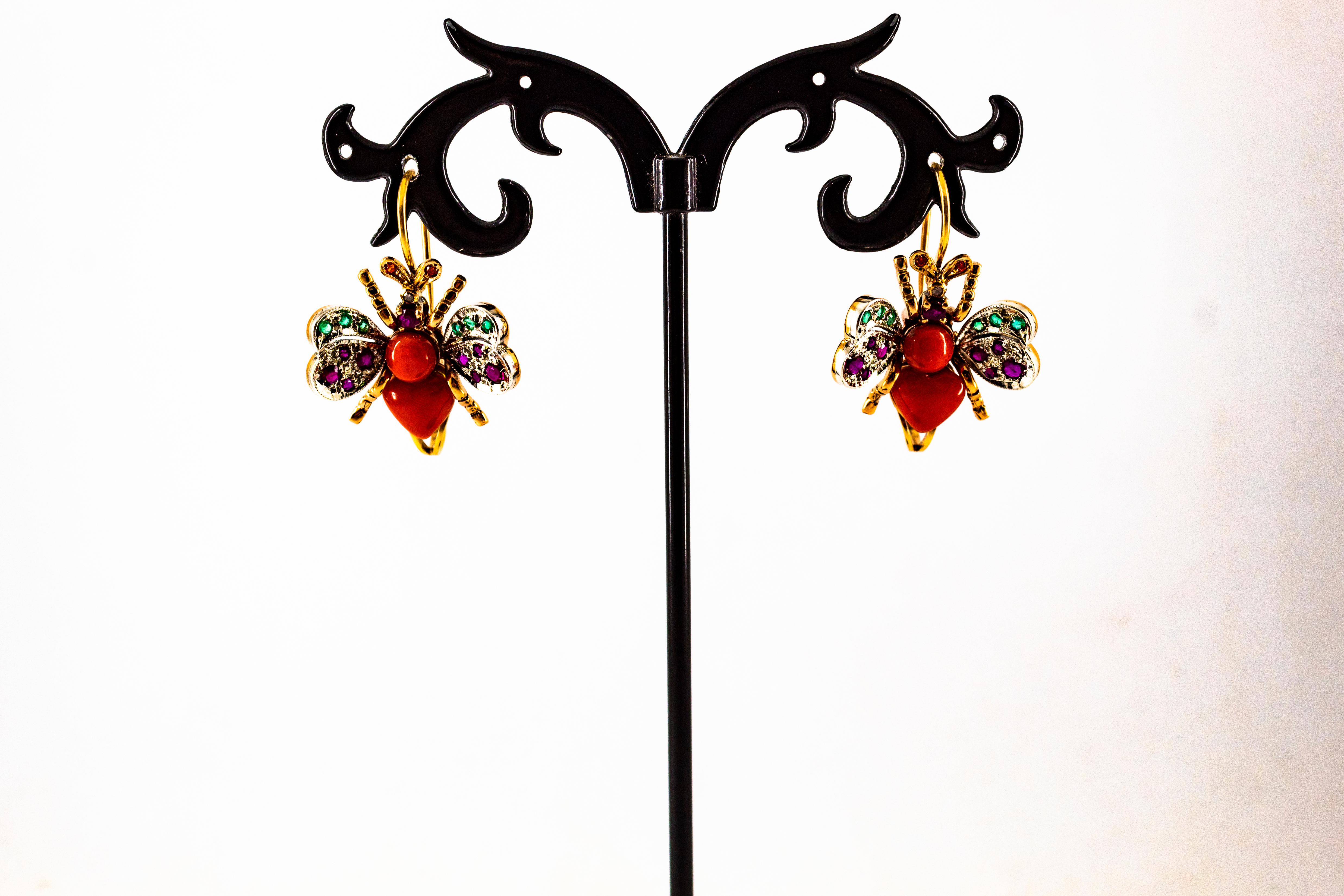 Boucles d'oreilles à levier Art Nouveau en or jaune avec diamants blancs, émeraudes, rubis, corail rouge en vente 2