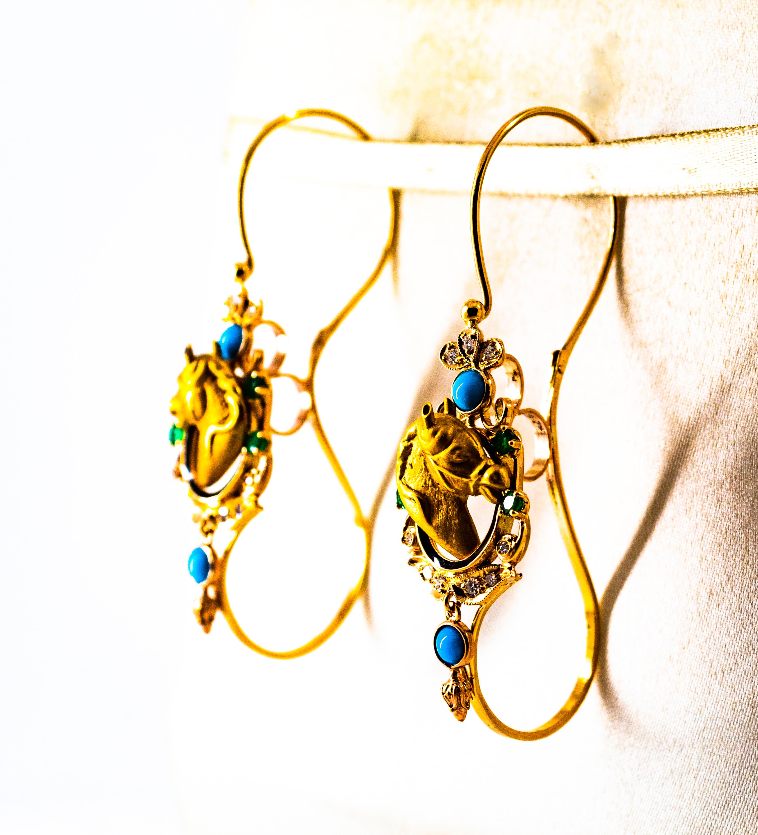 Taille brillant Boucles d'oreilles Art Nouveau « Horses » en or jaune avec diamants blancs, émeraudes et turquoises en vente