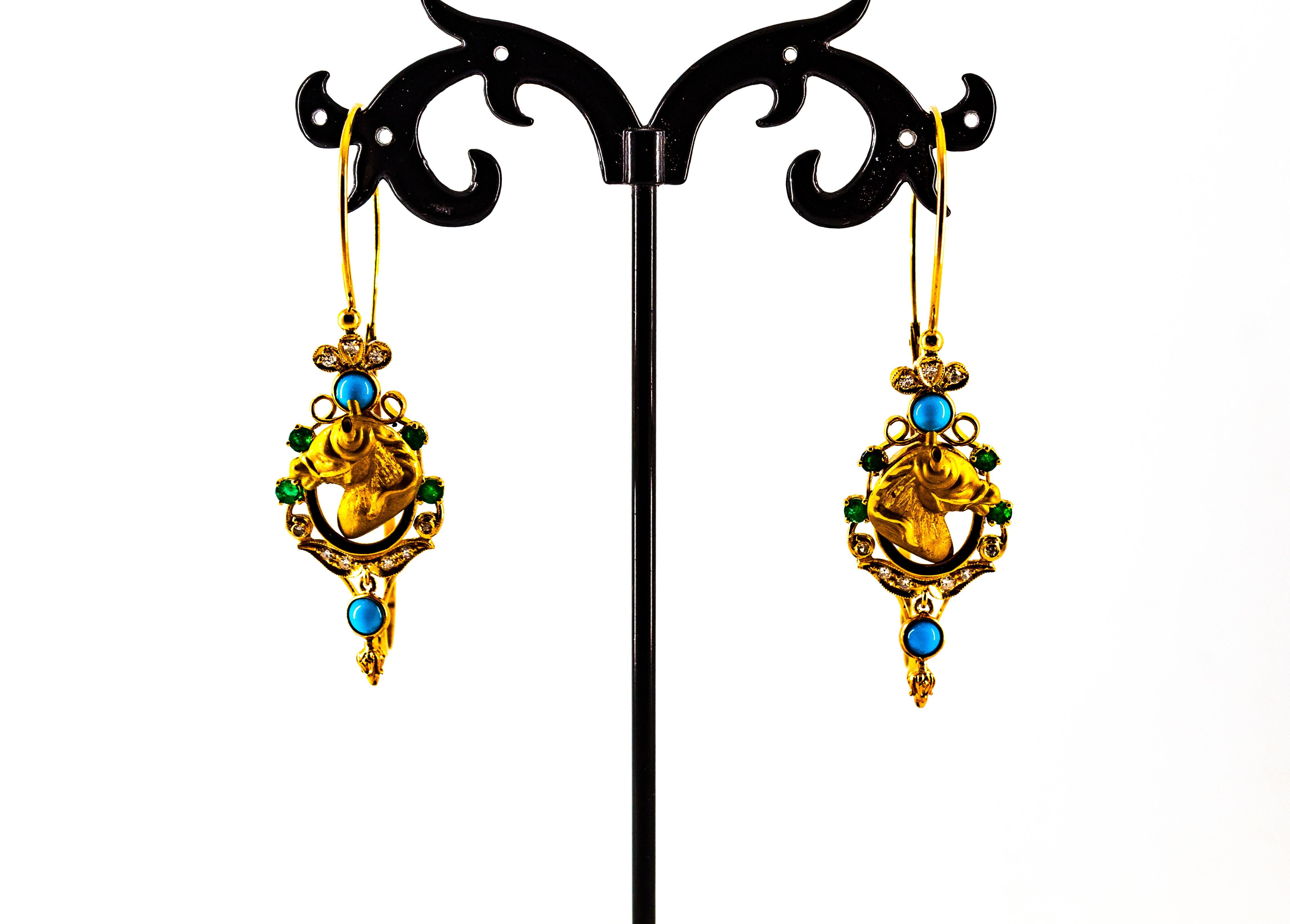 Boucles d'oreilles Art Nouveau « Horses » en or jaune avec diamants blancs, émeraudes et turquoises Unisexe en vente