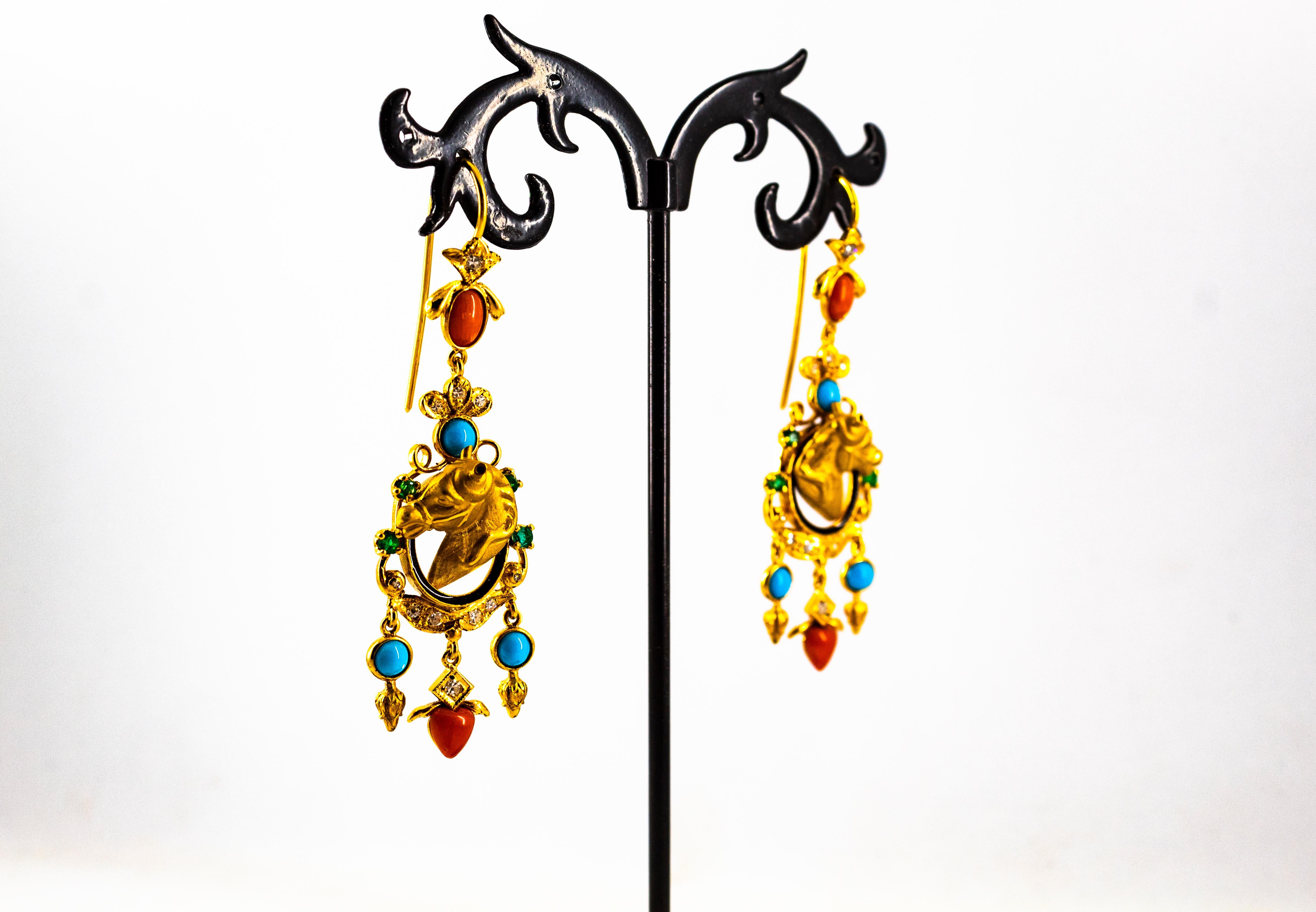 Pendants d'oreilles cheval Art Nouveau en or jaune avec diamants blancs, émeraudes et turquoises en vente 2