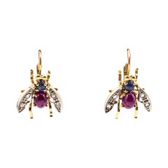 Boucles d'oreilles « Flys » Art Nouveau en or jaune, diamant blanc, rubis, saphir bleu et saphir