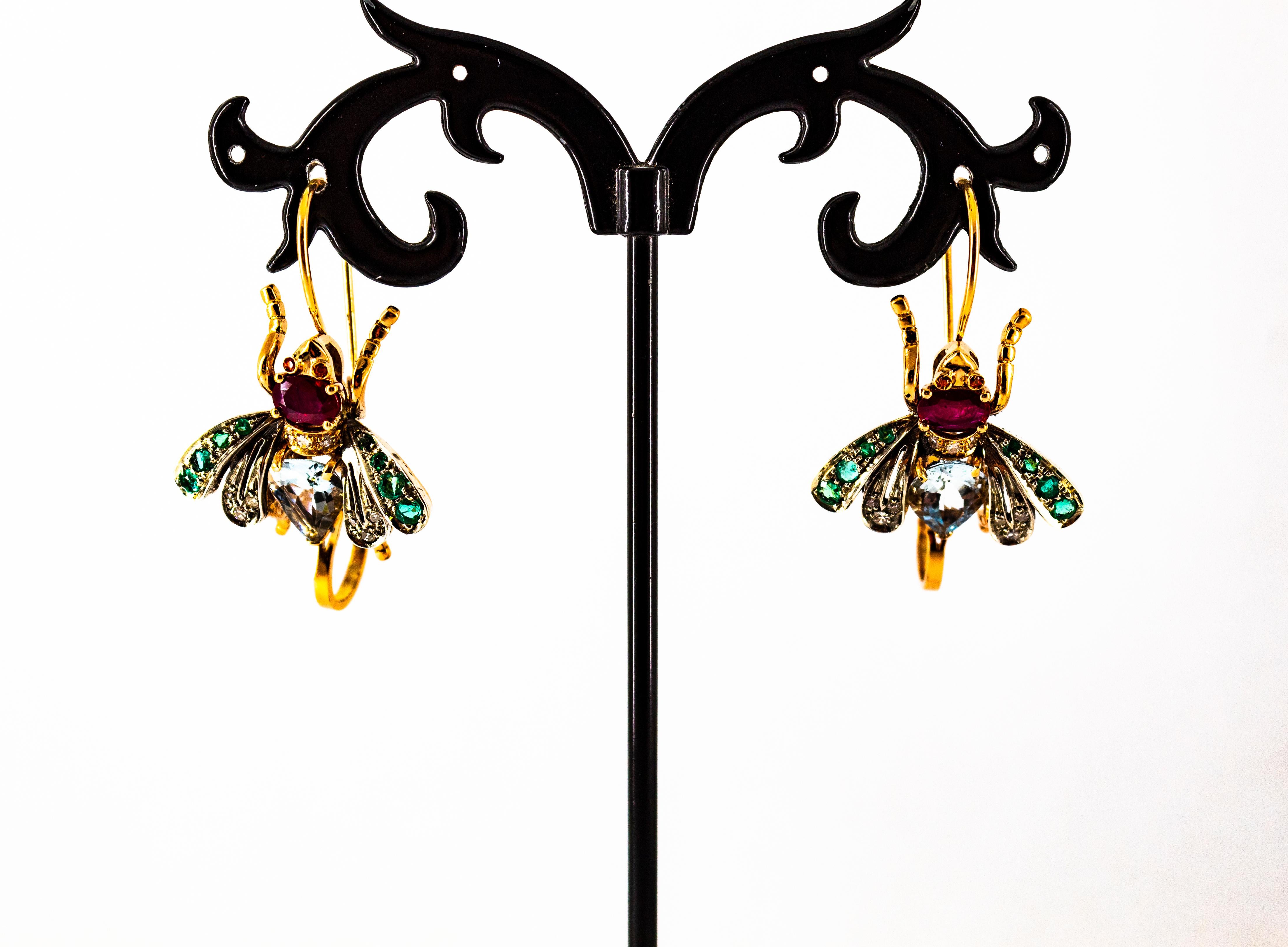 Boucles d'oreilles en goutte Art Nouveau en or jaune avec diamants blancs, rubis, émeraudes et aigue-marines Unisexe en vente