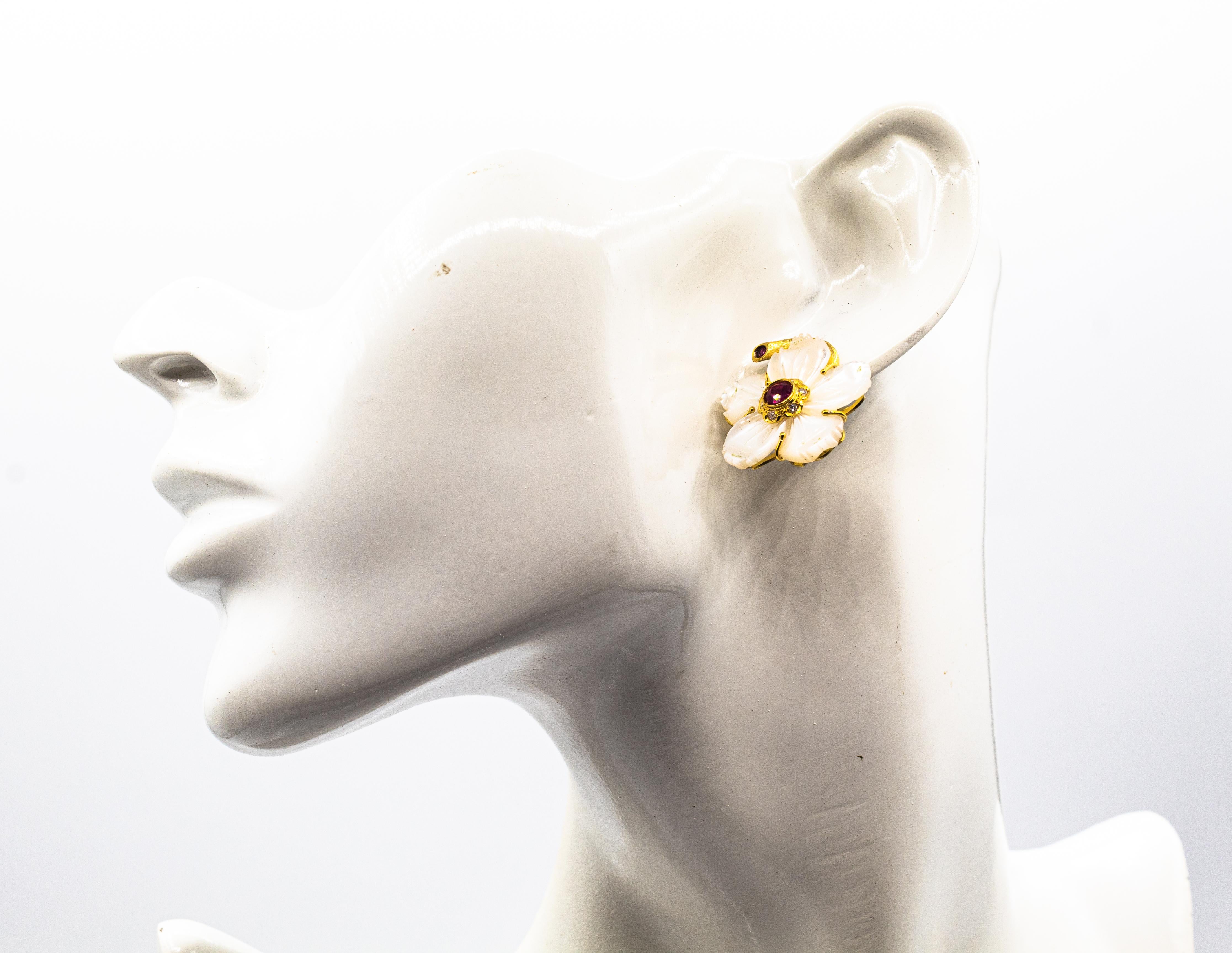 Jugendstil-Ohrringe mit weißen Diamanten, Rubin und Perlmutt in Gelbgold im Angebot 4