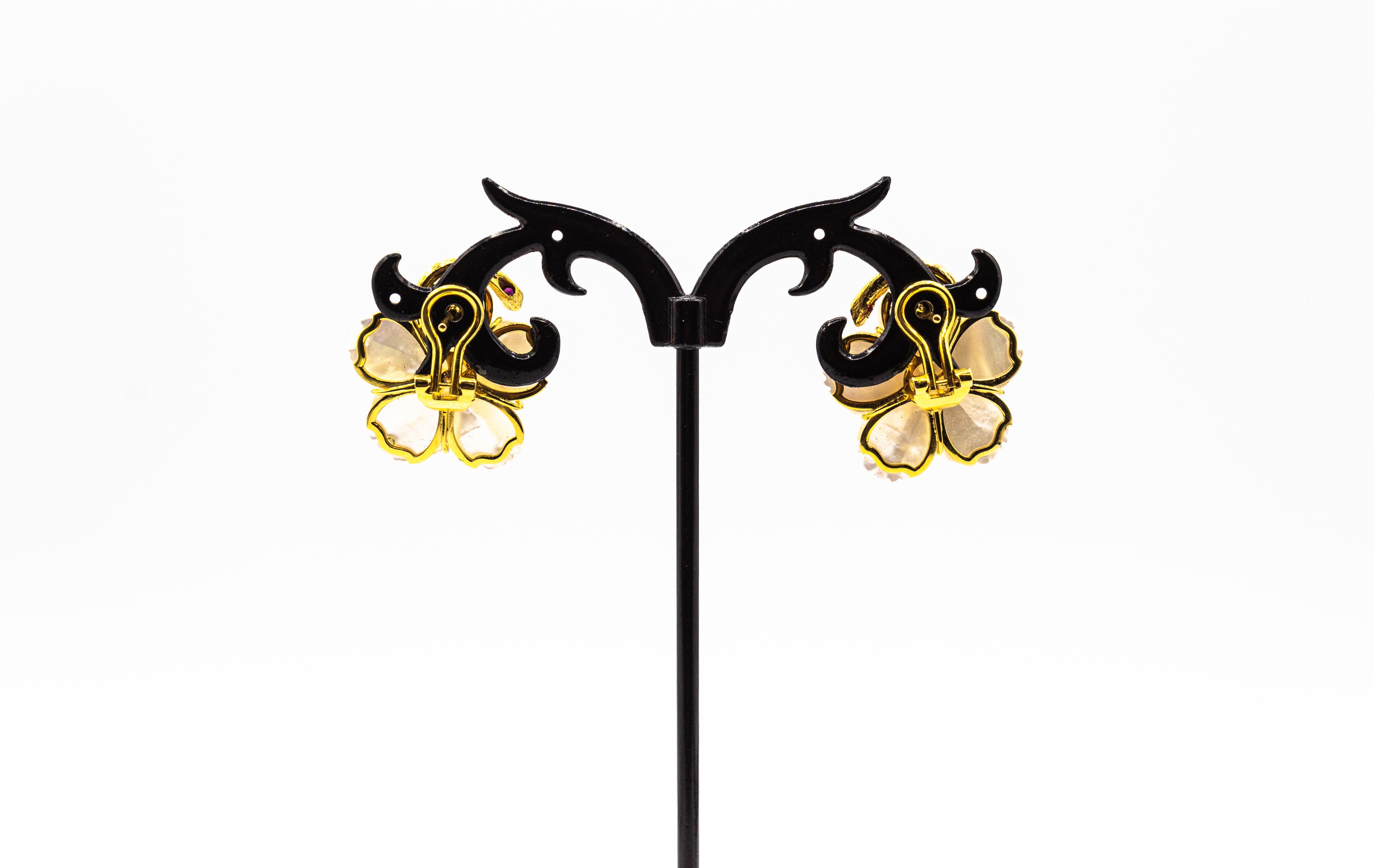 Jugendstil-Ohrringe mit weißen Diamanten, Rubin und Perlmutt in Gelbgold im Zustand „Neu“ im Angebot in Naples, IT