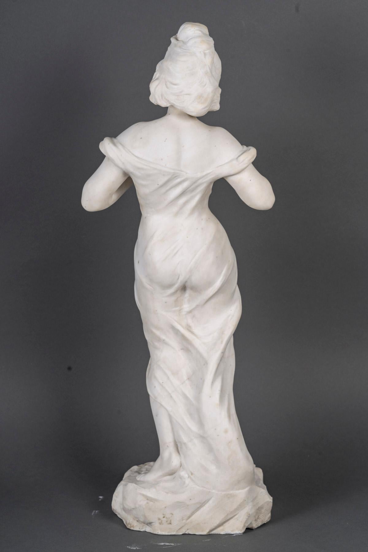 Francese Scultura in marmo bianco in stile Art Nouveau, 1900 circa. in vendita