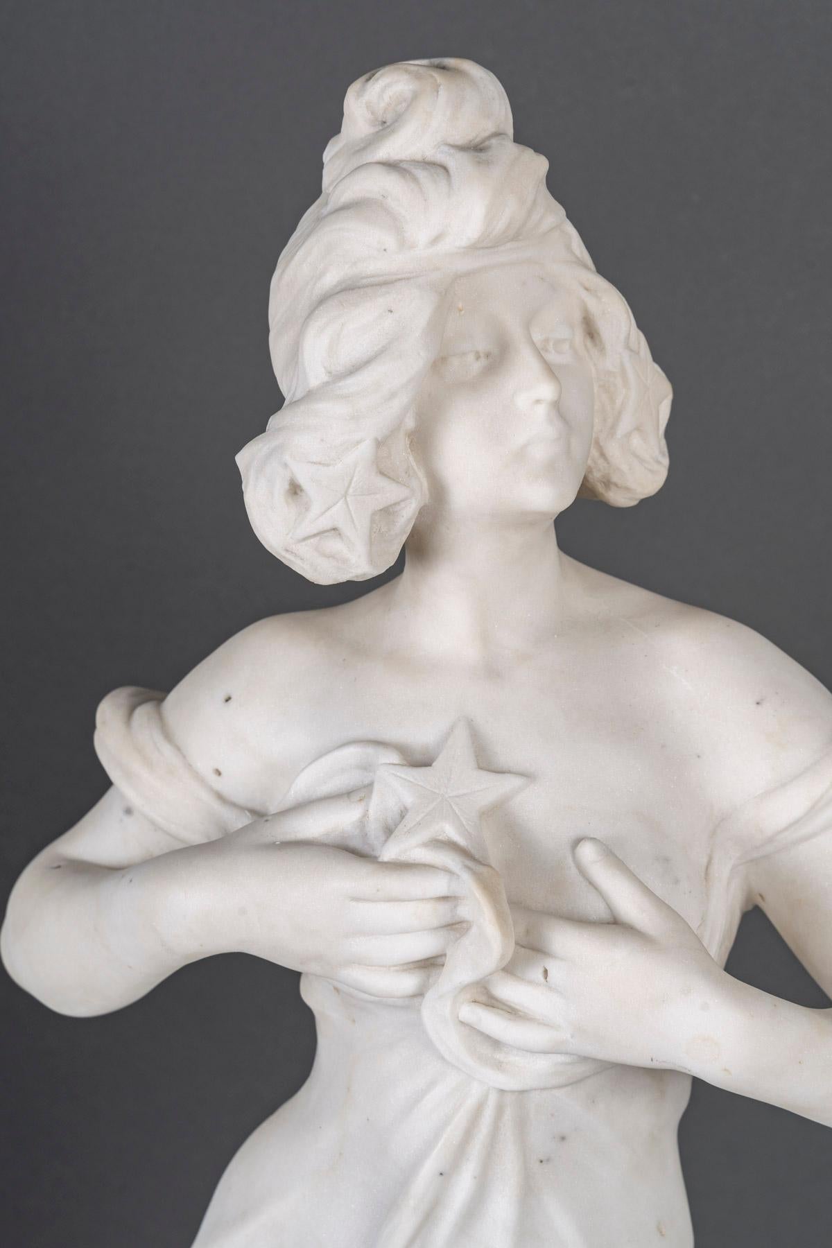 Inizio XX secolo Scultura in marmo bianco in stile Art Nouveau, 1900 circa. in vendita