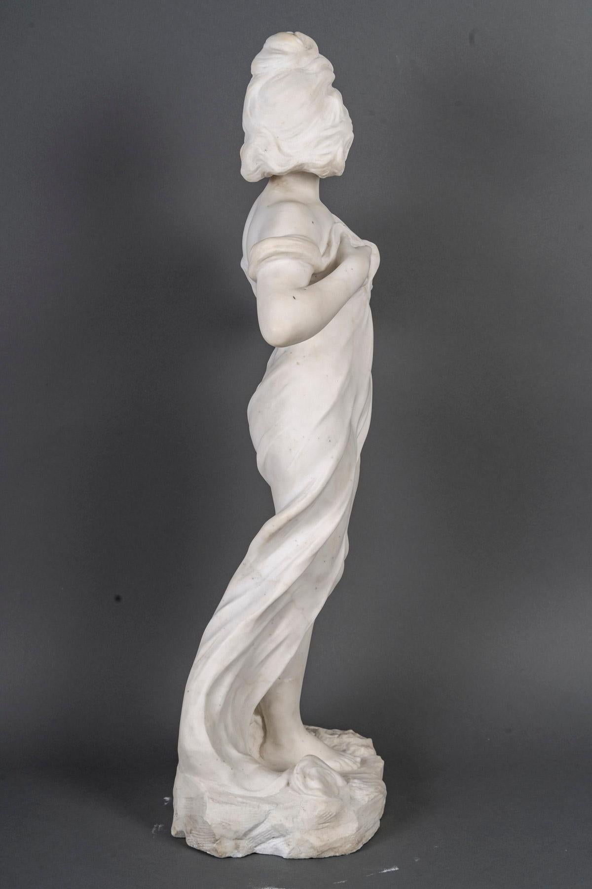 Marmo Scultura in marmo bianco in stile Art Nouveau, 1900 circa. in vendita